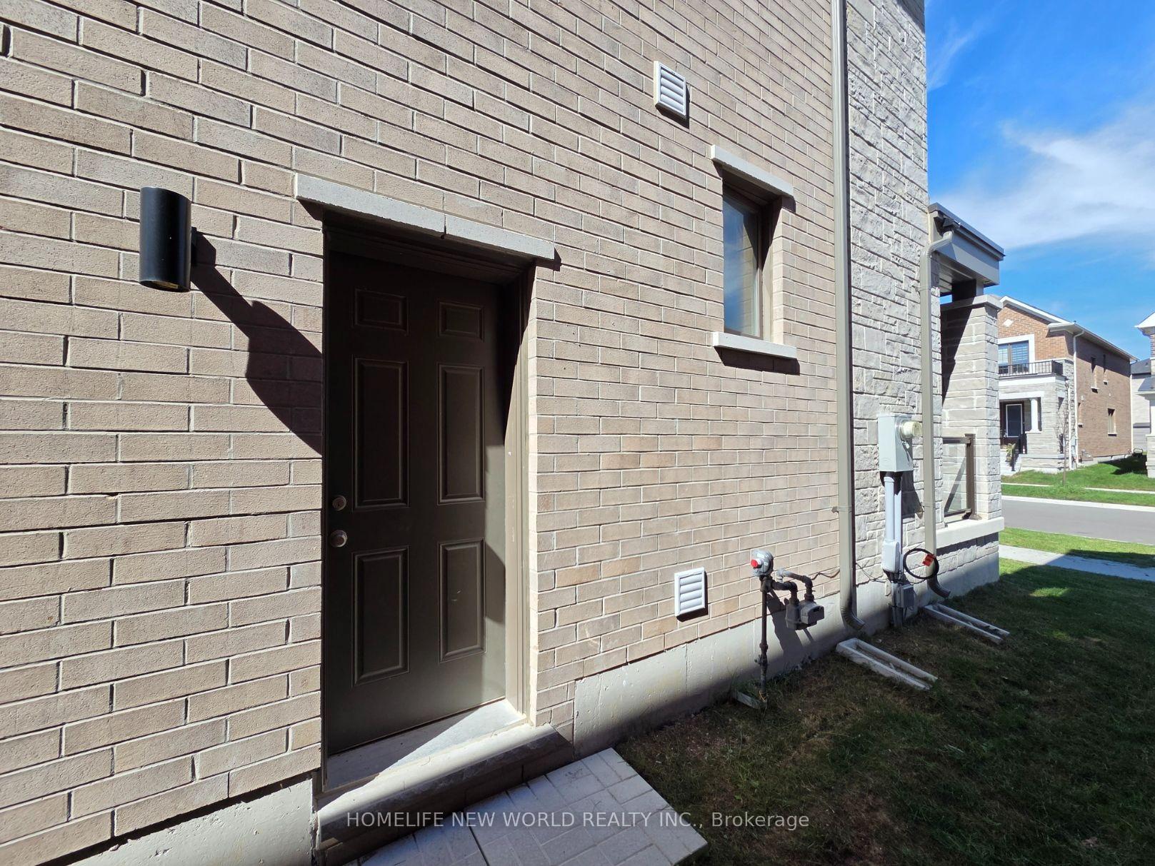 Photo 3 of 49 Berczy Manor Crescent, Markham, Rural Markham — HOMEH