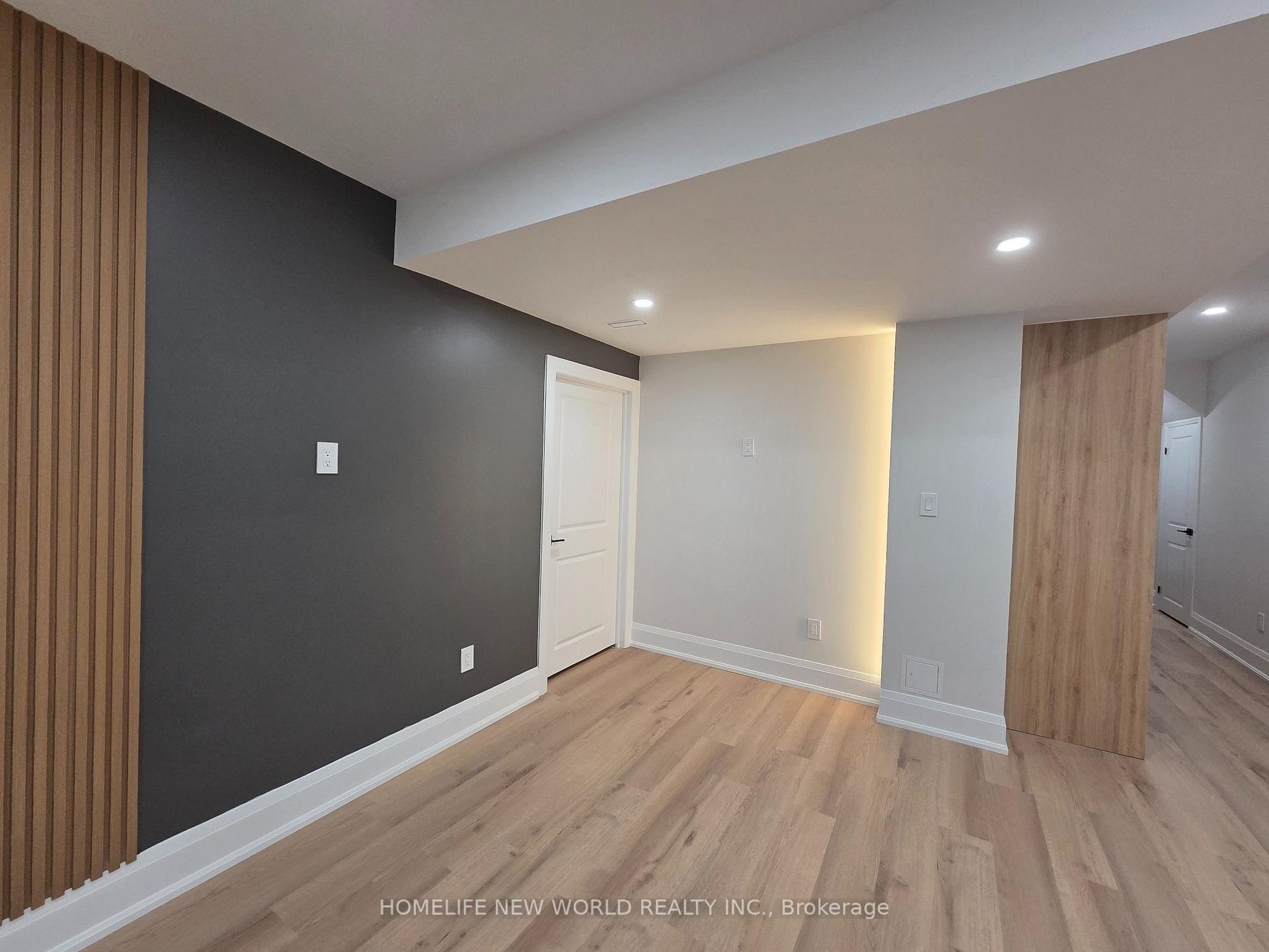 Photo 4 of 49 Berczy Manor Crescent, Markham, Rural Markham — HOMEH