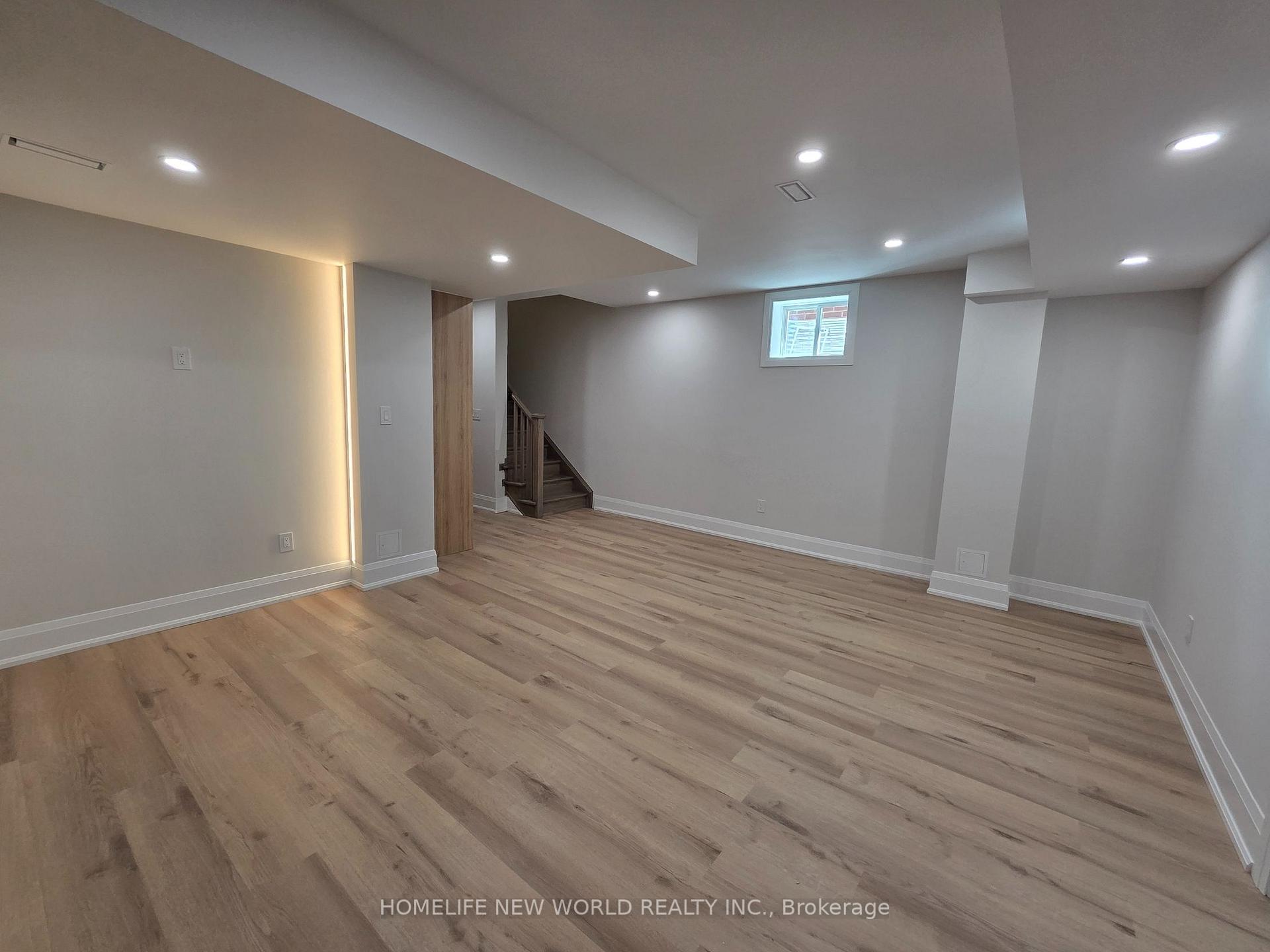 Photo 6 of 49 Berczy Manor Crescent, Markham, Rural Markham — HOMEH
