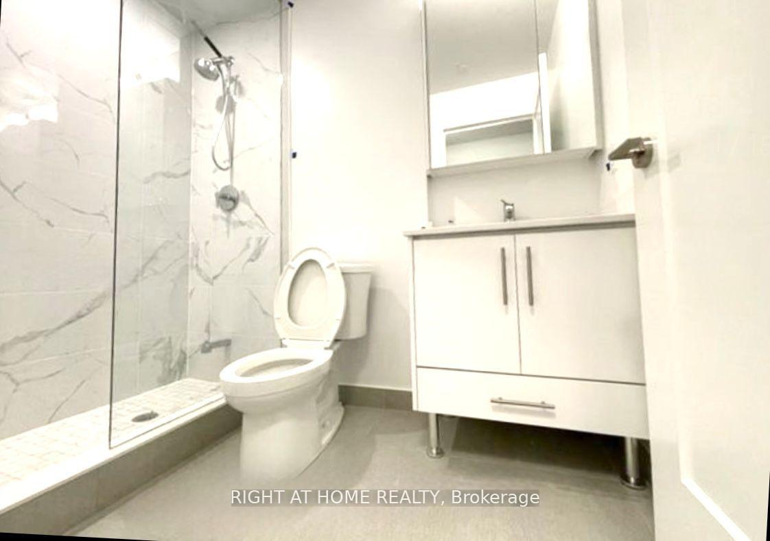 Photo 8 of Unit 2002, 105 Oneida Crescent, Richmond Hill, Langstaff — HOMEH