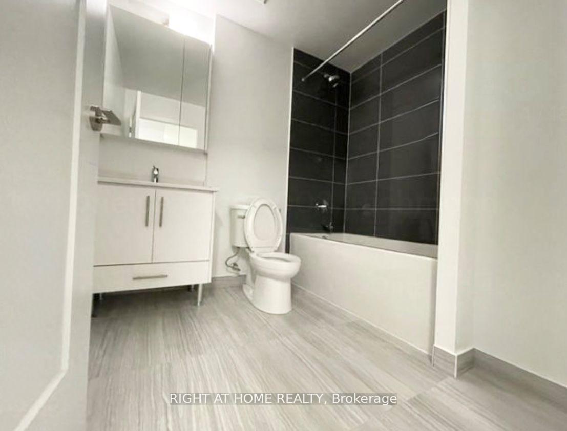 Photo 9 of Unit 2002, 105 Oneida Crescent, Richmond Hill, Langstaff — HOMEH