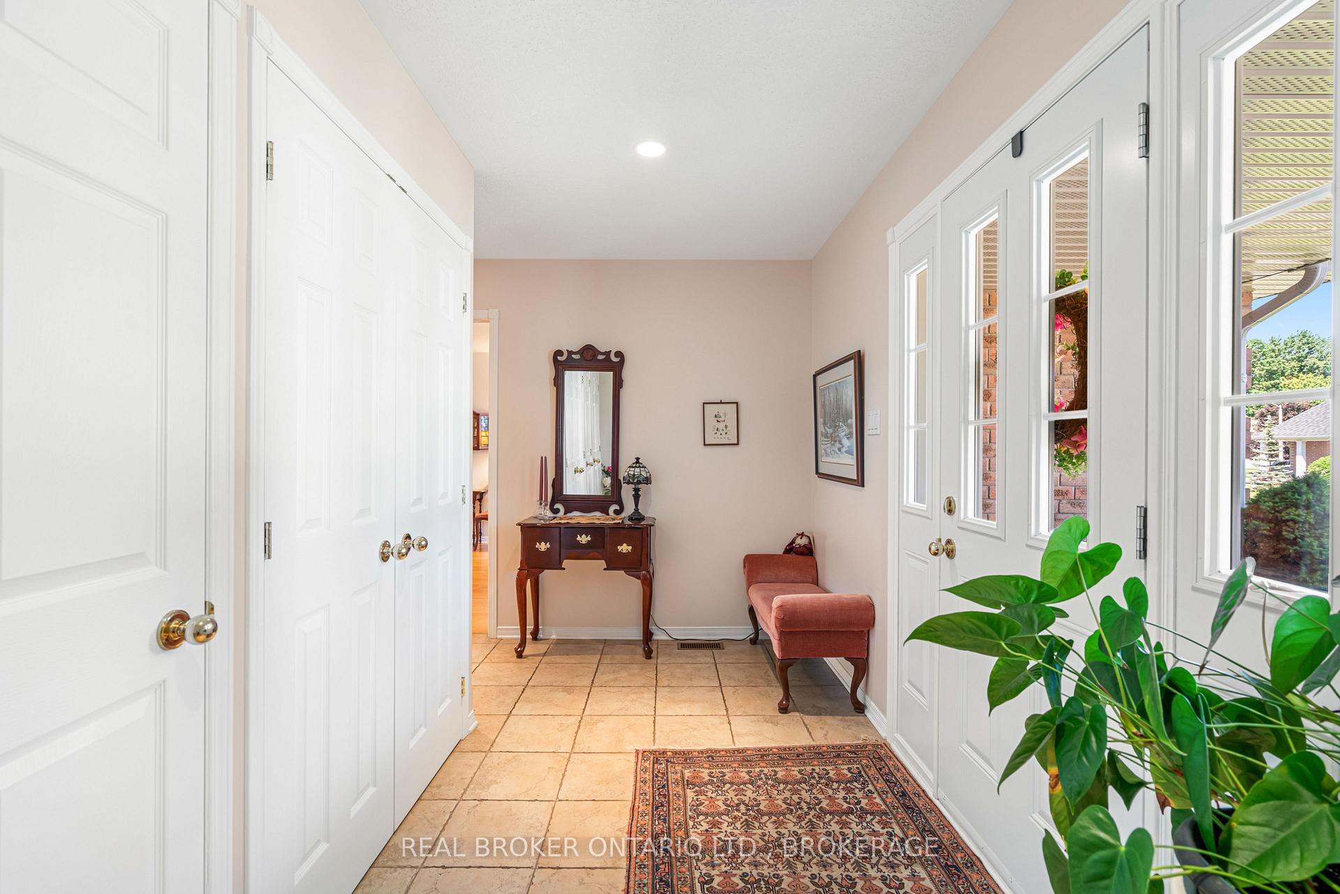 Photo 5 of 508 Jo Anne Crescent, Cornwall, Cornwall — HOMEH