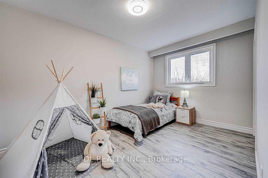 Photo 10 of 47 Greyhound Drive, North York, Bayview Woods-Steeles — HOMEH