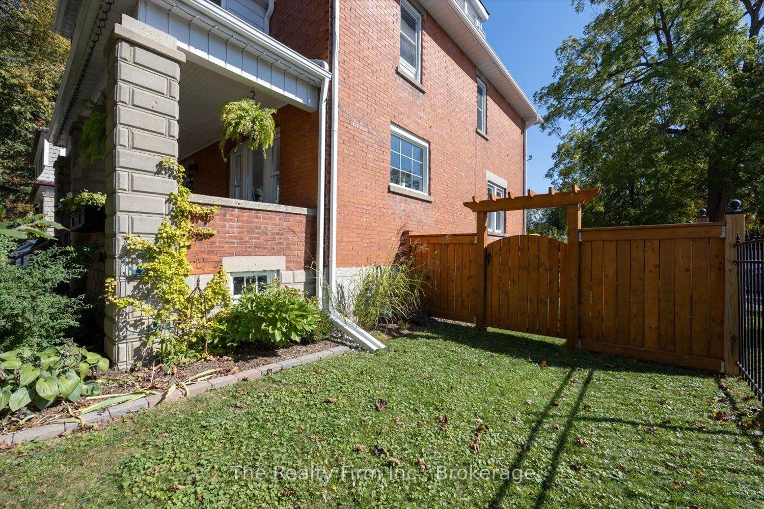 Photo 3 of 101 St Vincent Street N, Stratford — HOMEH