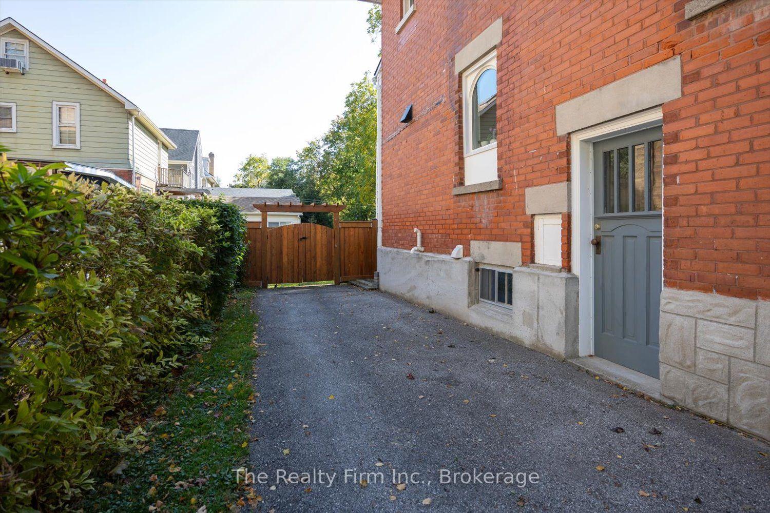 Photo 4 of 101 St Vincent Street N, Stratford — HOMEH