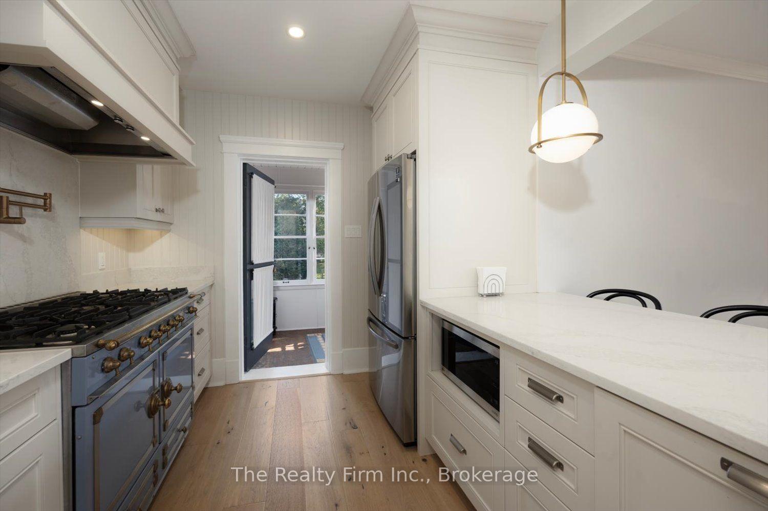 Photo 9 of 101 St Vincent Street N, Stratford — HOMEH