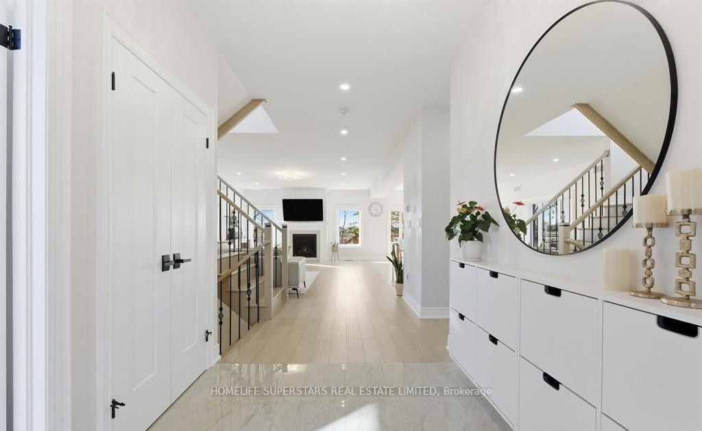 Photo 3 of 7403 Sherrilee Crescent, Niagara Falls, Brown — HOMEH