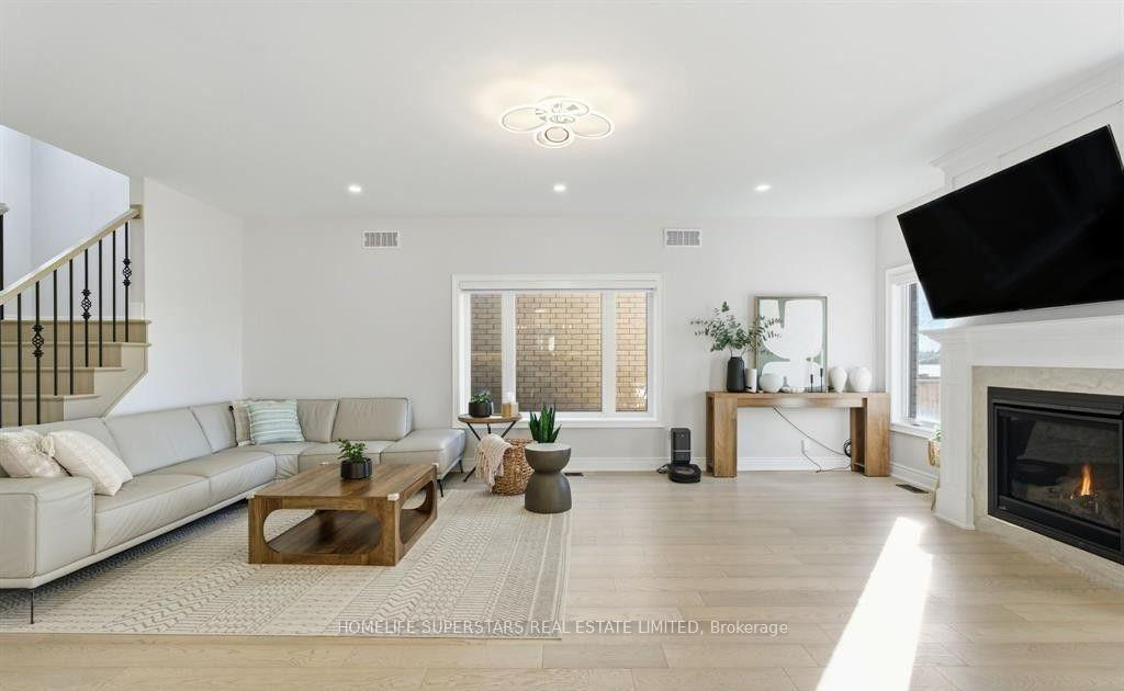 Photo 6 of 7403 Sherrilee Crescent, Niagara Falls, Brown — HOMEH