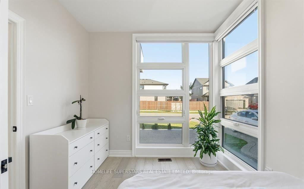 Photo 9 of 7403 Sherrilee Crescent, Niagara Falls, Brown — HOMEH