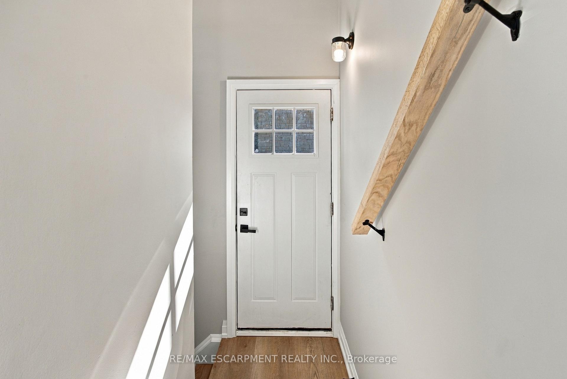 Photo 3 of Unit Lower, 46 Bobolink Road, Hamilton, Bruleville — HOMEH