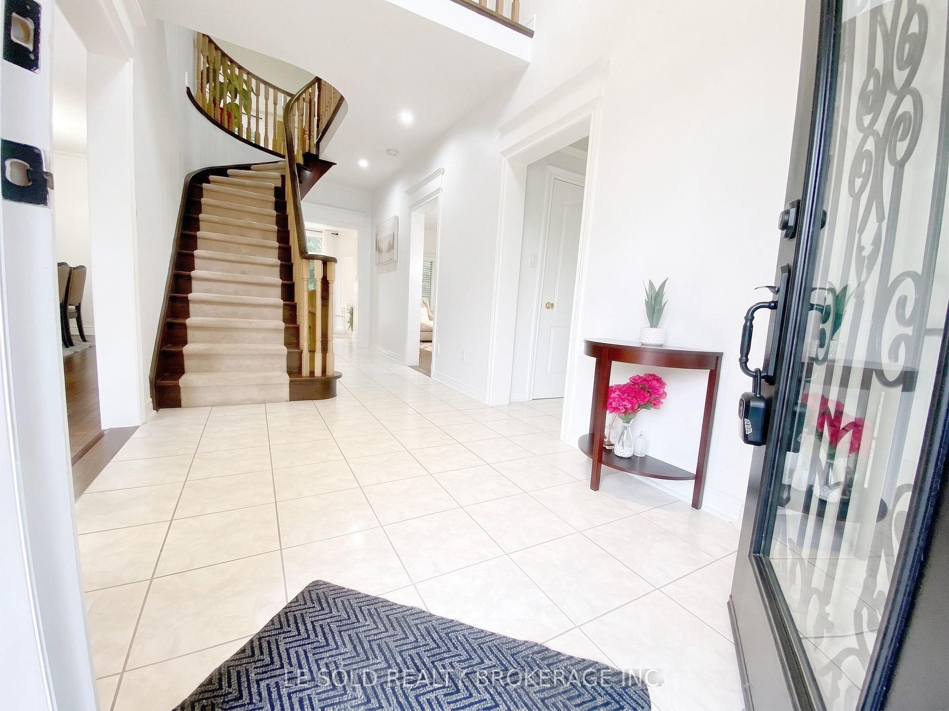 Photo 3 of 76 Larratt Lane, Richmond Hill, Westbrook — HOMEH
