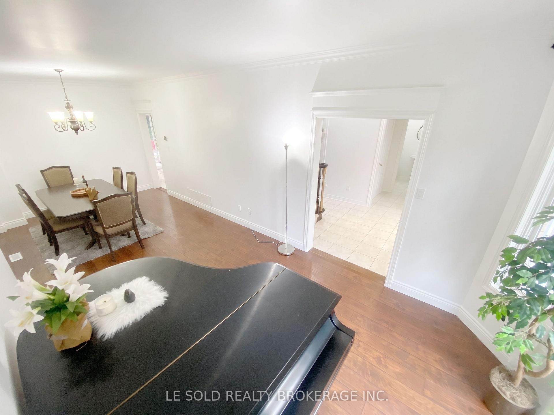Photo 5 of 76 Larratt Lane, Richmond Hill, Westbrook — HOMEH