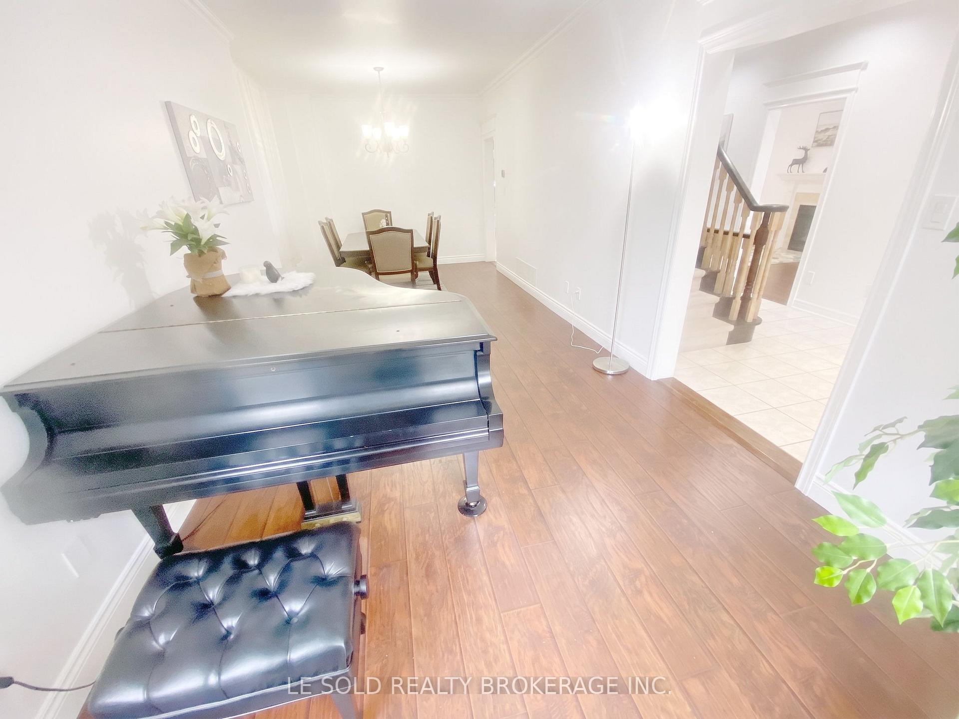 Photo 7 of 76 Larratt Lane, Richmond Hill, Westbrook — HOMEH