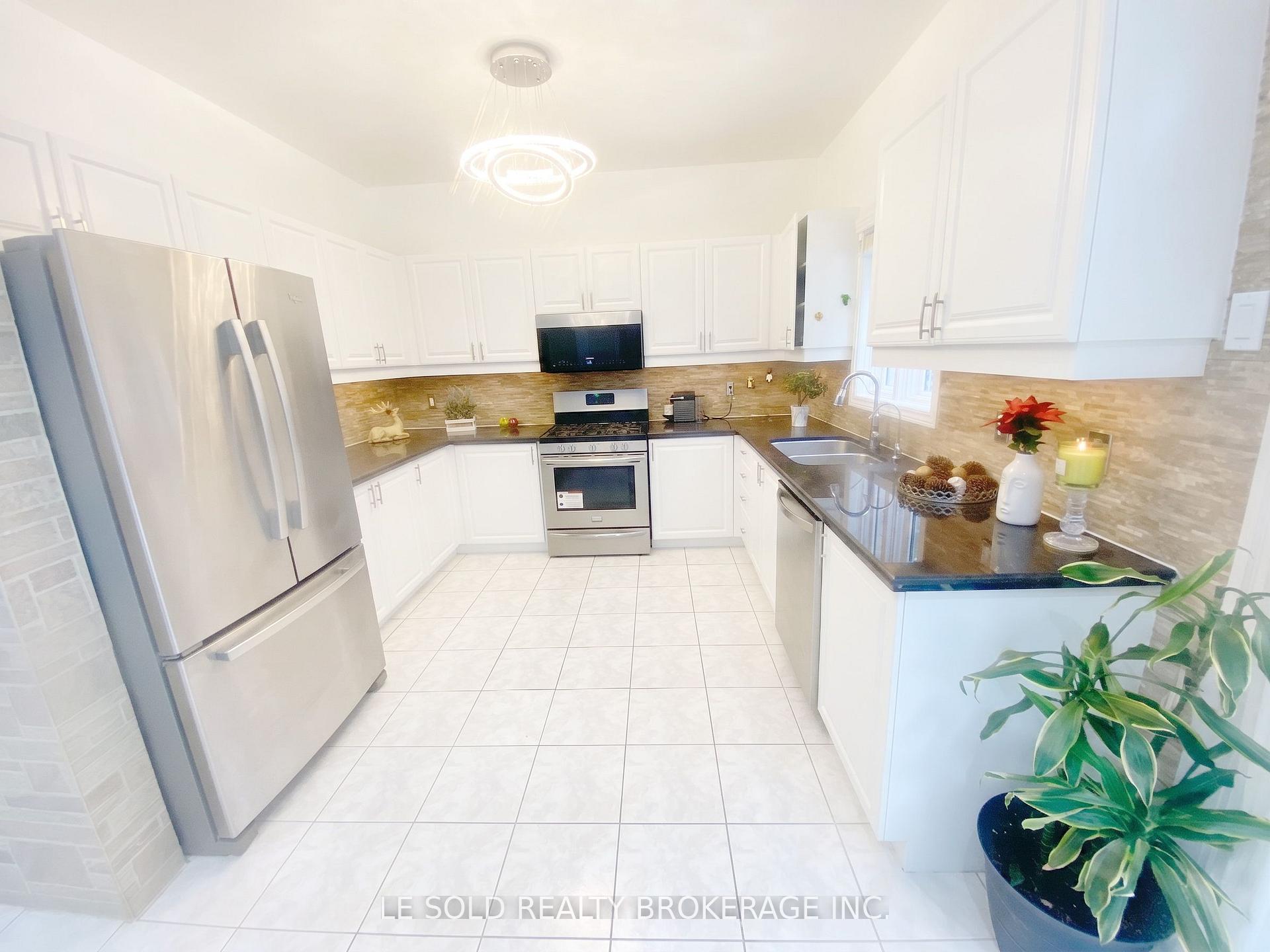 Photo 12 of 76 Larratt Lane, Richmond Hill, Westbrook — HOMEH