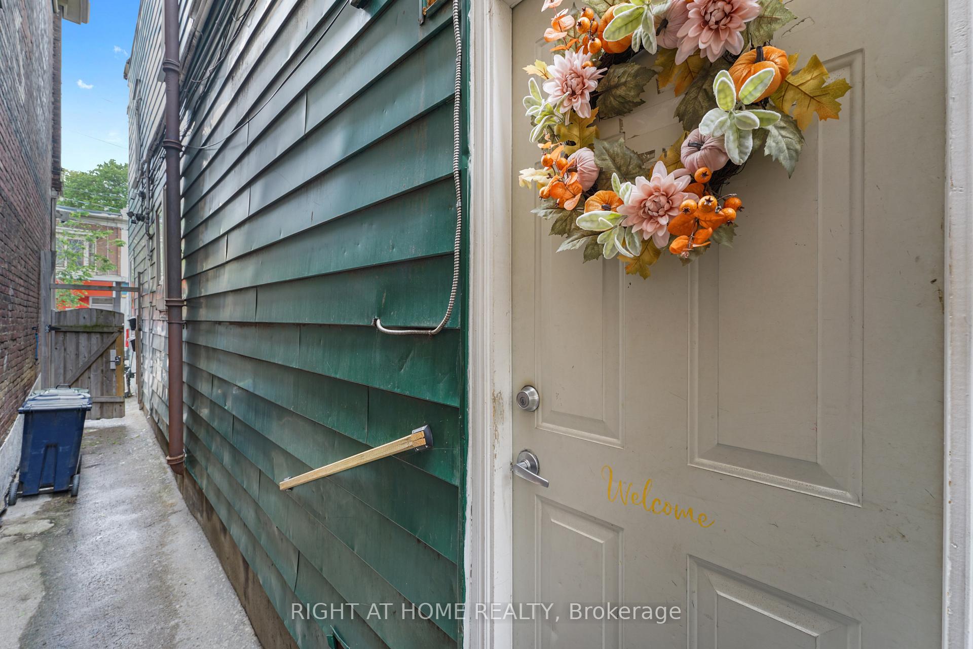 Photo 3 of Unit 2, 2207 Queen Street E, Toronto, The Beaches — HOMEH