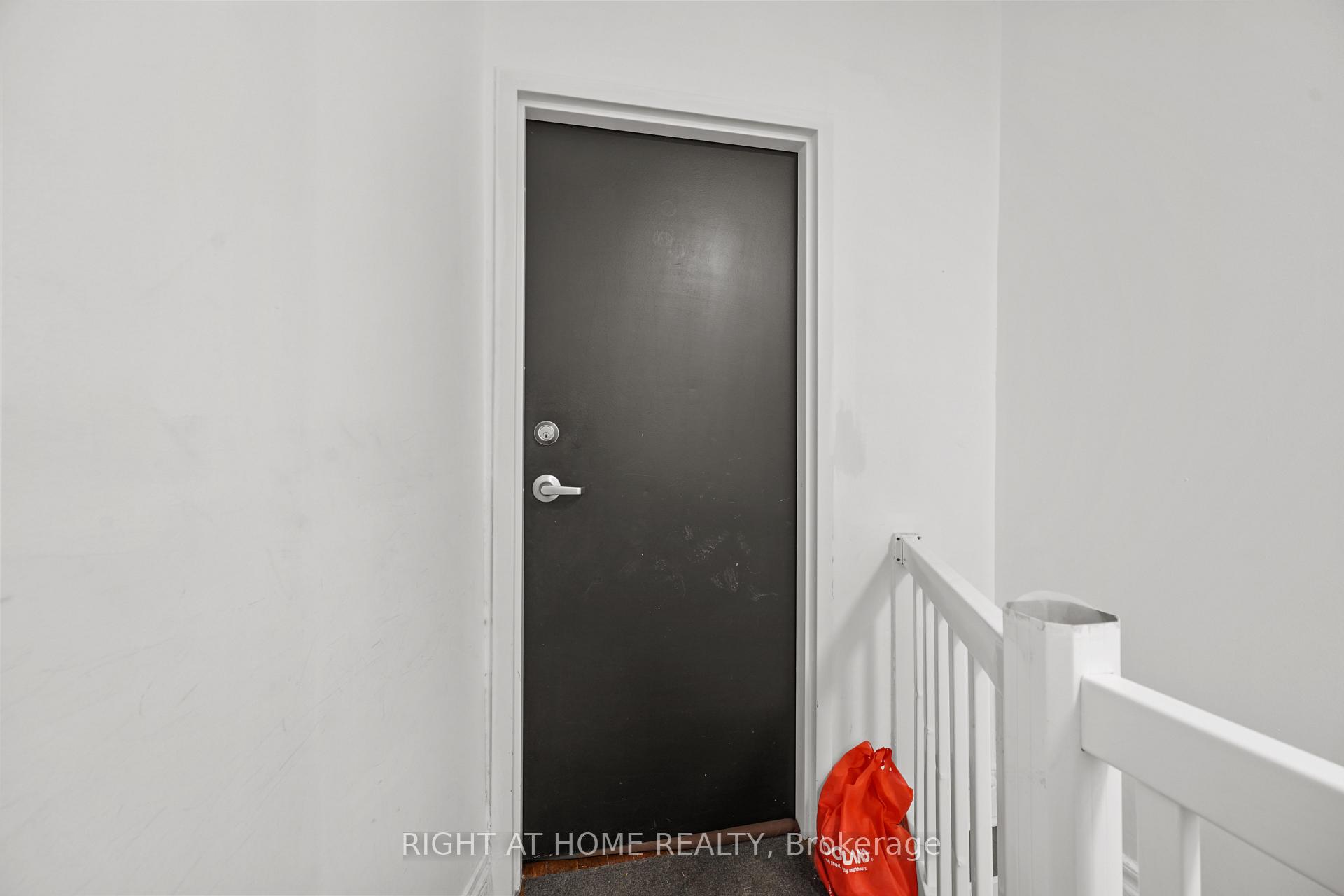 Photo 4 of Unit 2, 2207 Queen Street E, Toronto, The Beaches — HOMEH