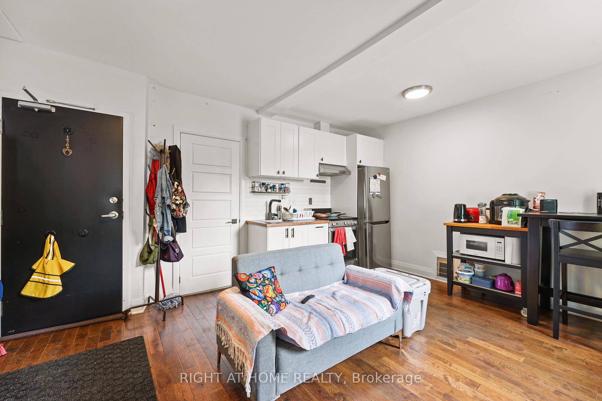 Photo 5 of Unit 2, 2207 Queen Street E, Toronto, The Beaches — HOMEH