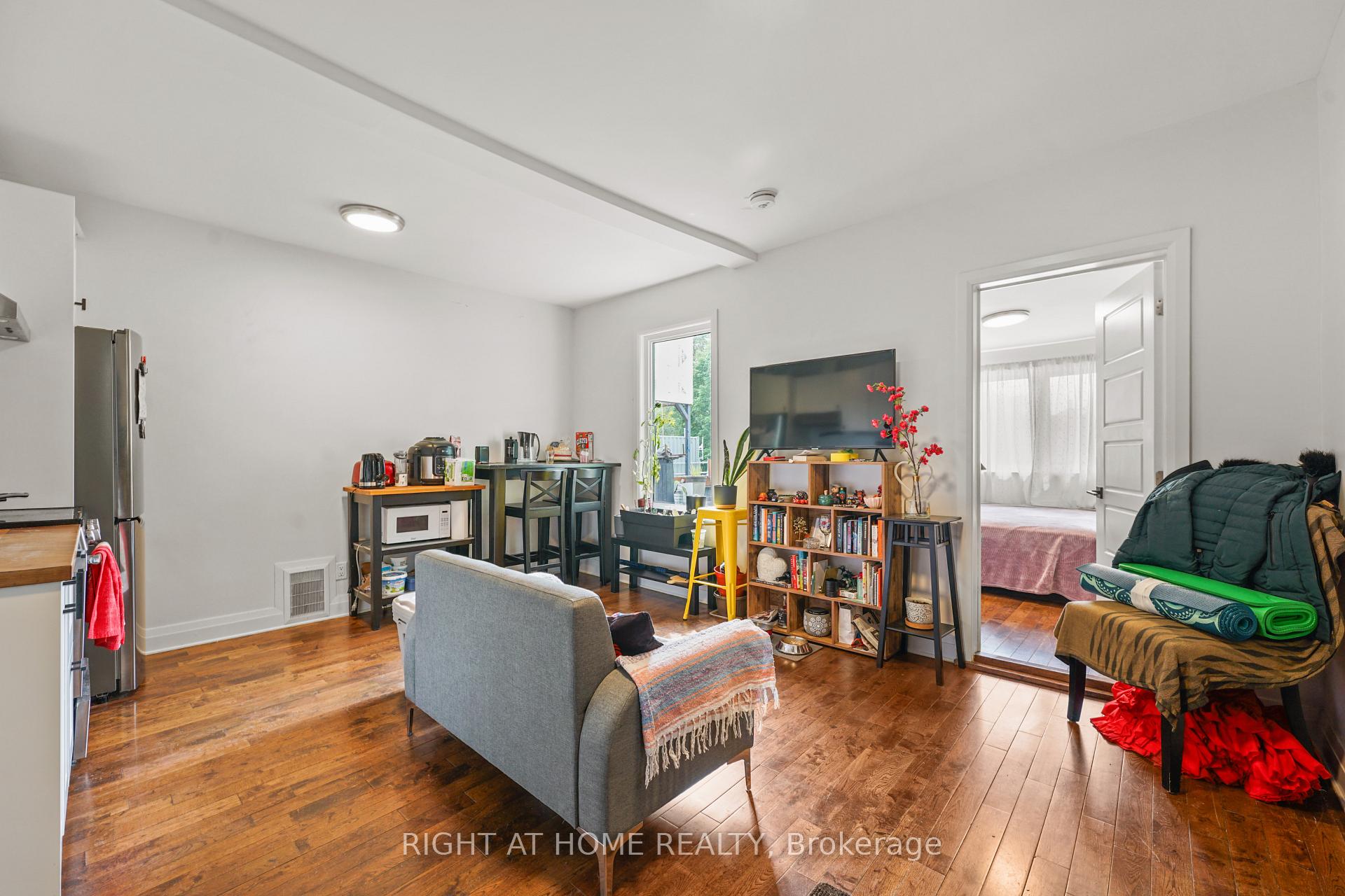 Photo 9 of Unit 2, 2207 Queen Street E, Toronto, The Beaches — HOMEH