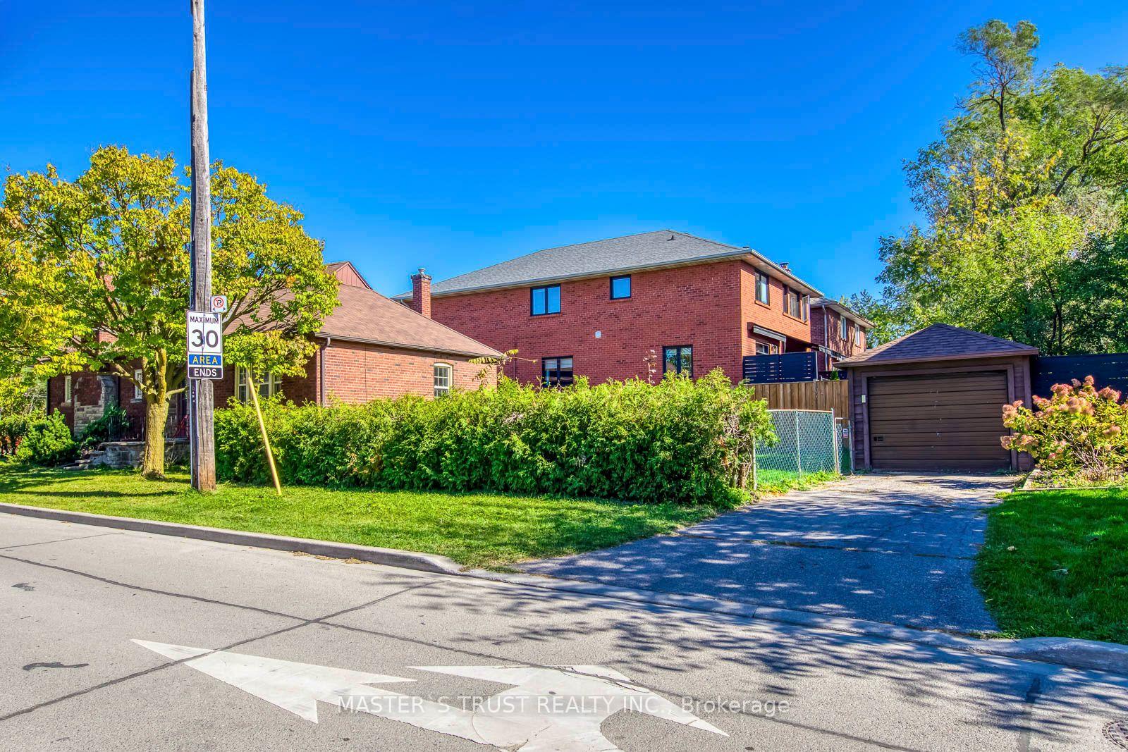 Photo 3 of 389 Lawrence Avenue W, Toronto, Bedford Park-Nortown — HOMEH