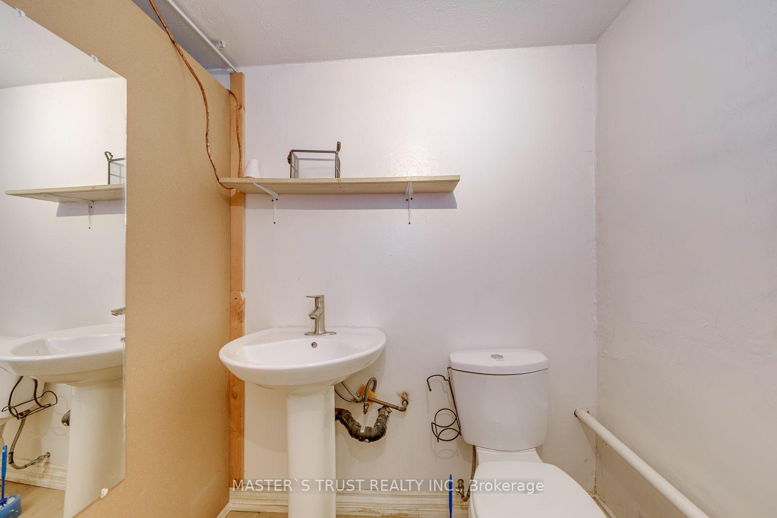 Photo 32 of 389 Lawrence Avenue W, Toronto, Bedford Park-Nortown — HOMEH