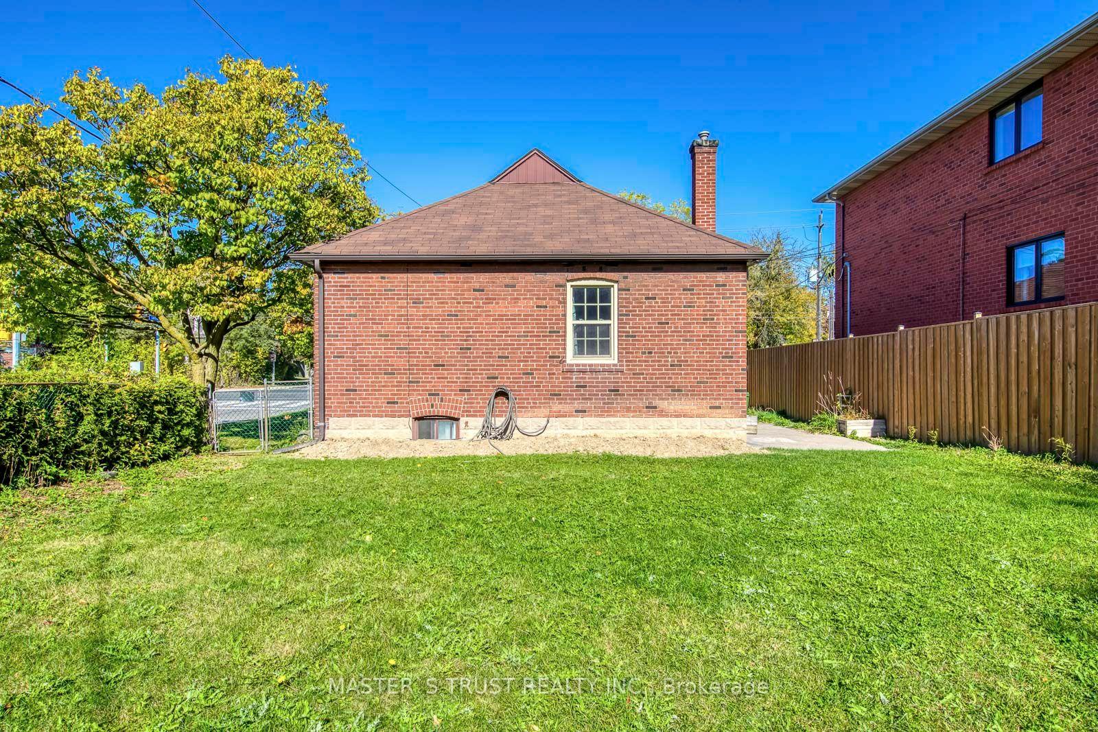 Photo 35 of 389 Lawrence Avenue W, Toronto, Bedford Park-Nortown — HOMEH
