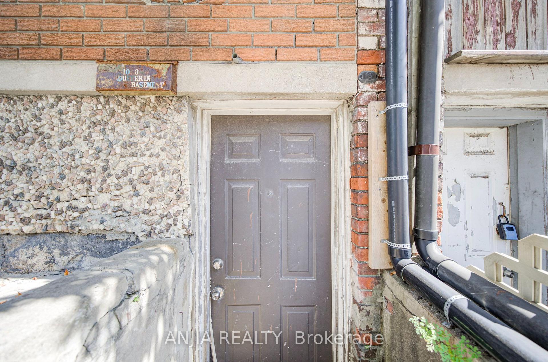 Photo 13 of 1063 Dufferin Street, Toronto, Dovercourt-Wallace Emerson-Junction — HOMEH