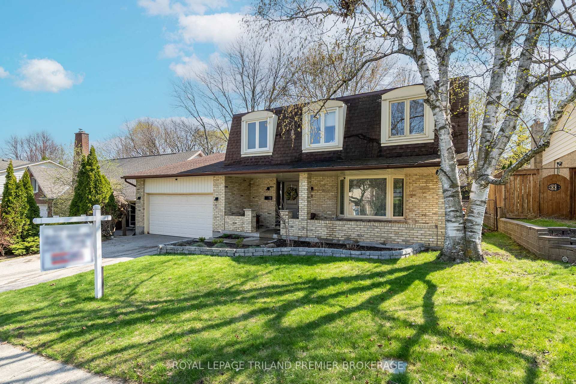 Photo 2 of 31 Foxcroft Crescent, London, South K — HOMEH