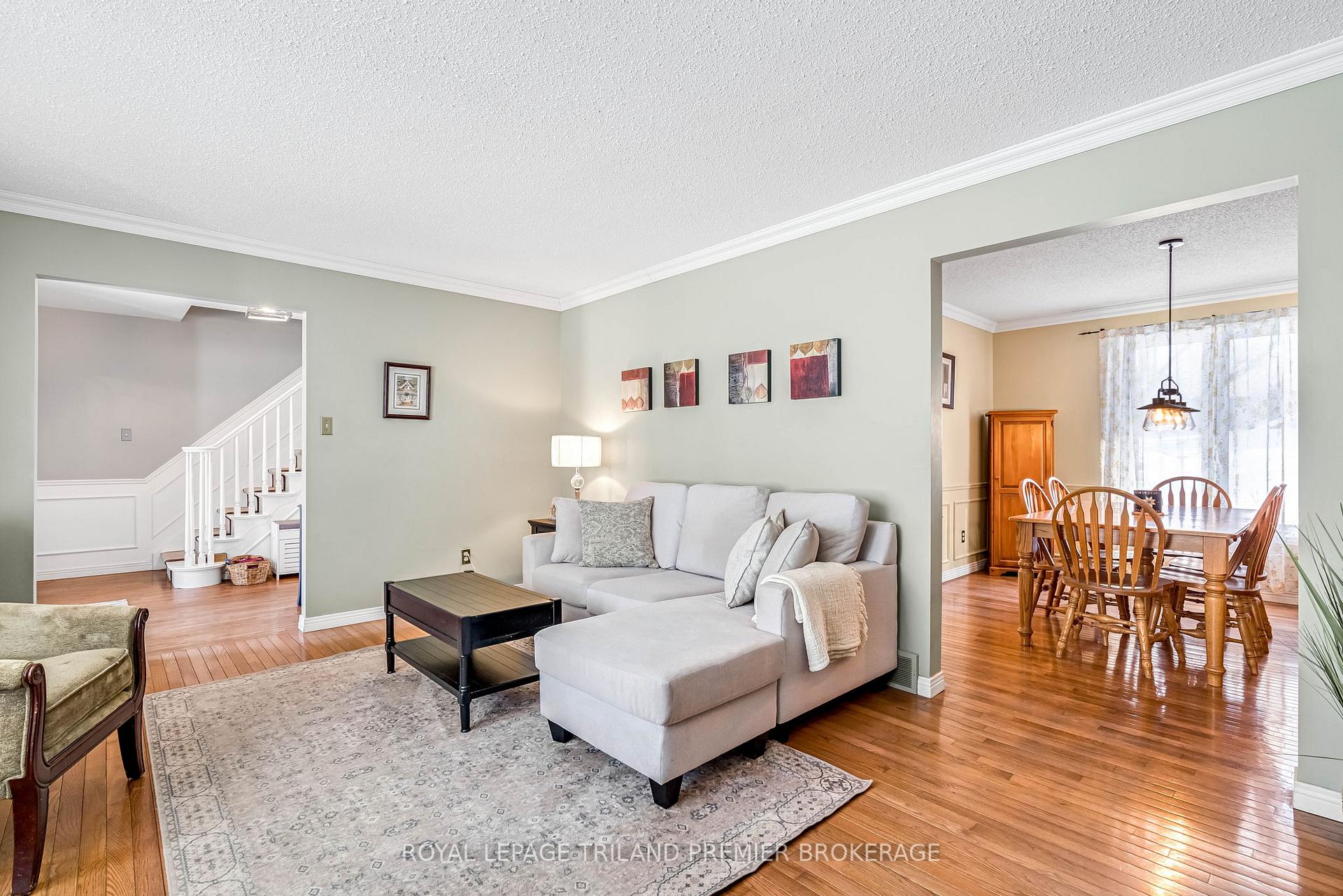 Photo 7 of 31 Foxcroft Crescent, London, South K — HOMEH