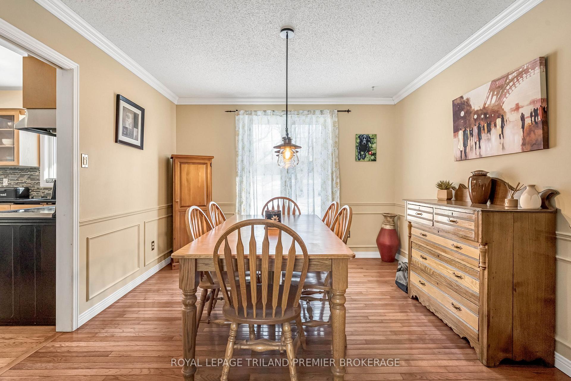 Photo 10 of 31 Foxcroft Crescent, London, South K — HOMEH