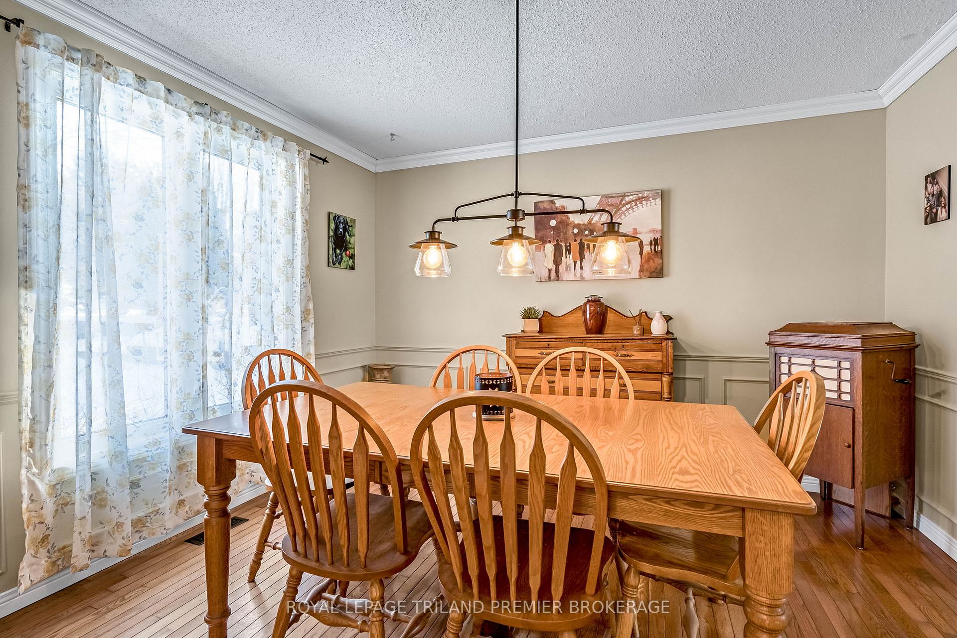 Photo 11 of 31 Foxcroft Crescent, London, South K — HOMEH