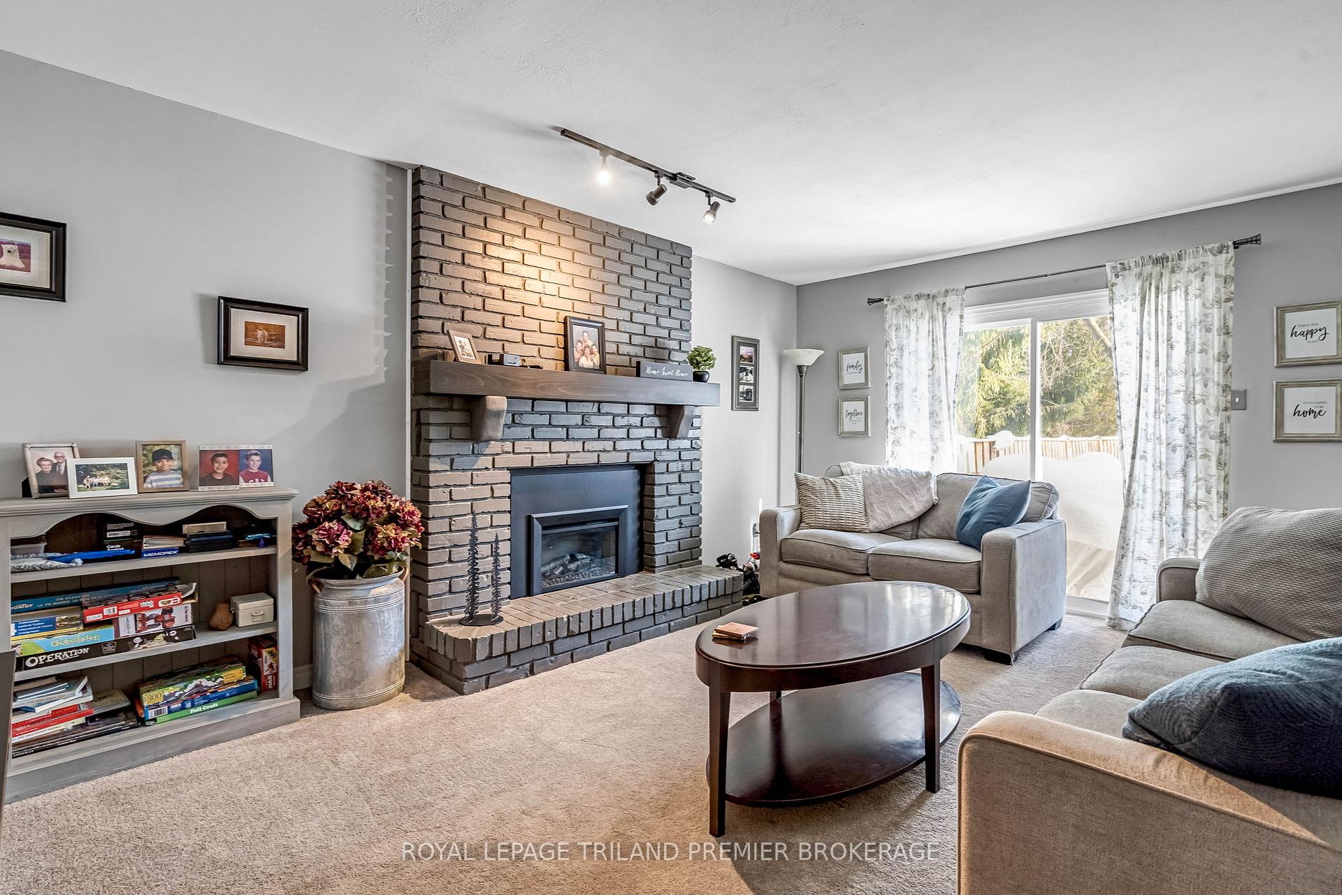 Photo 12 of 31 Foxcroft Crescent, London, South K — HOMEH