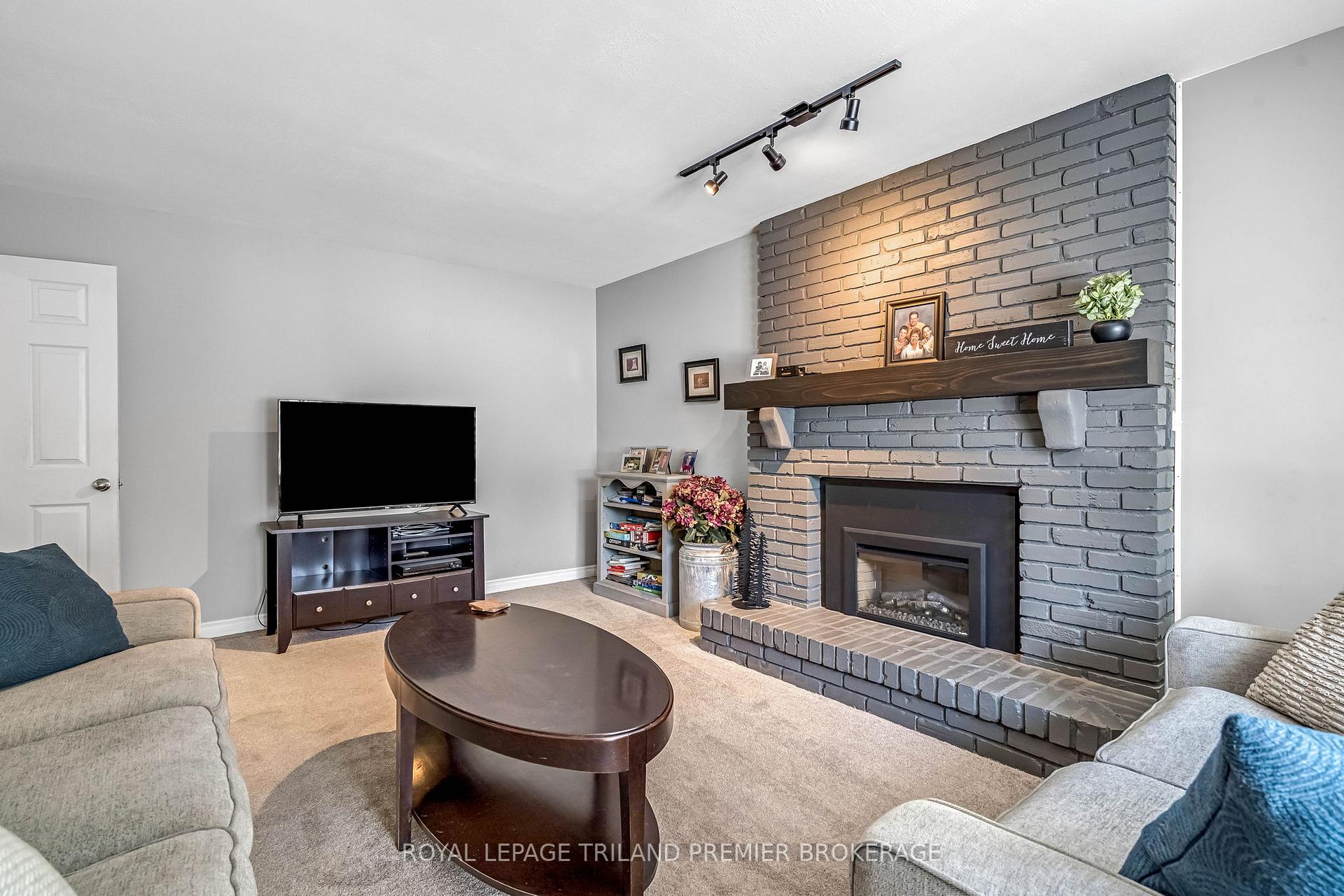 Photo 14 of 31 Foxcroft Crescent, London, South K — HOMEH