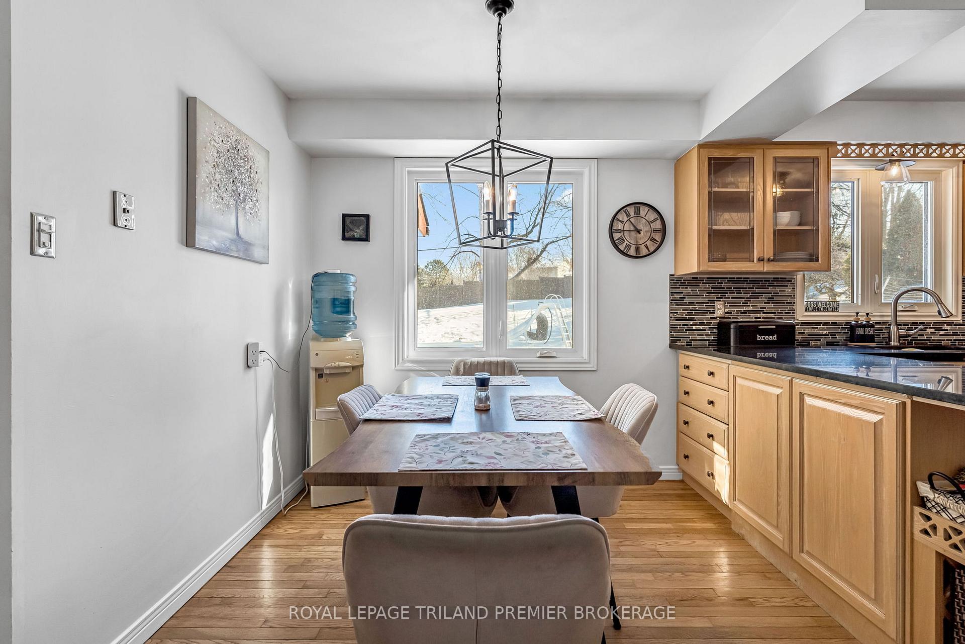 Photo 16 of 31 Foxcroft Crescent, London, South K — HOMEH