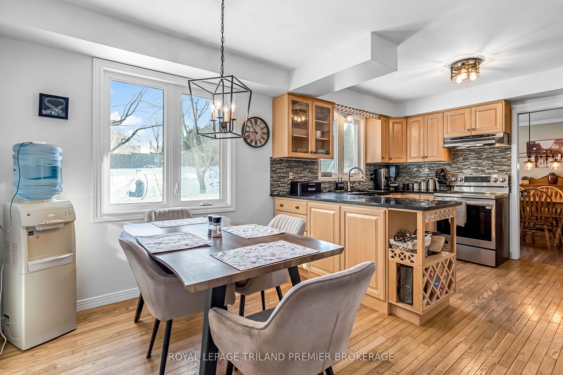 Photo 17 of 31 Foxcroft Crescent, London, South K — HOMEH