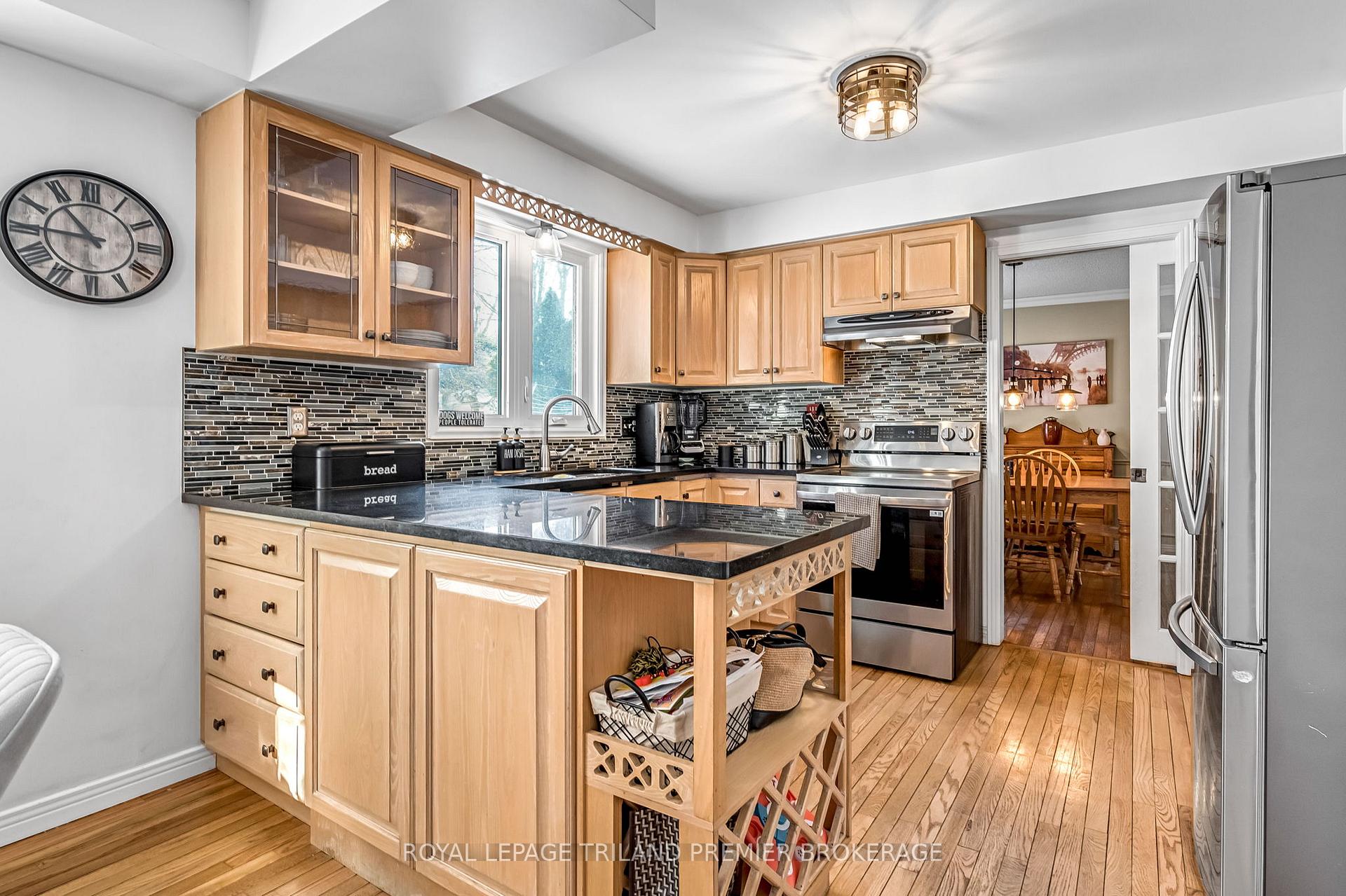 Photo 18 of 31 Foxcroft Crescent, London, South K — HOMEH