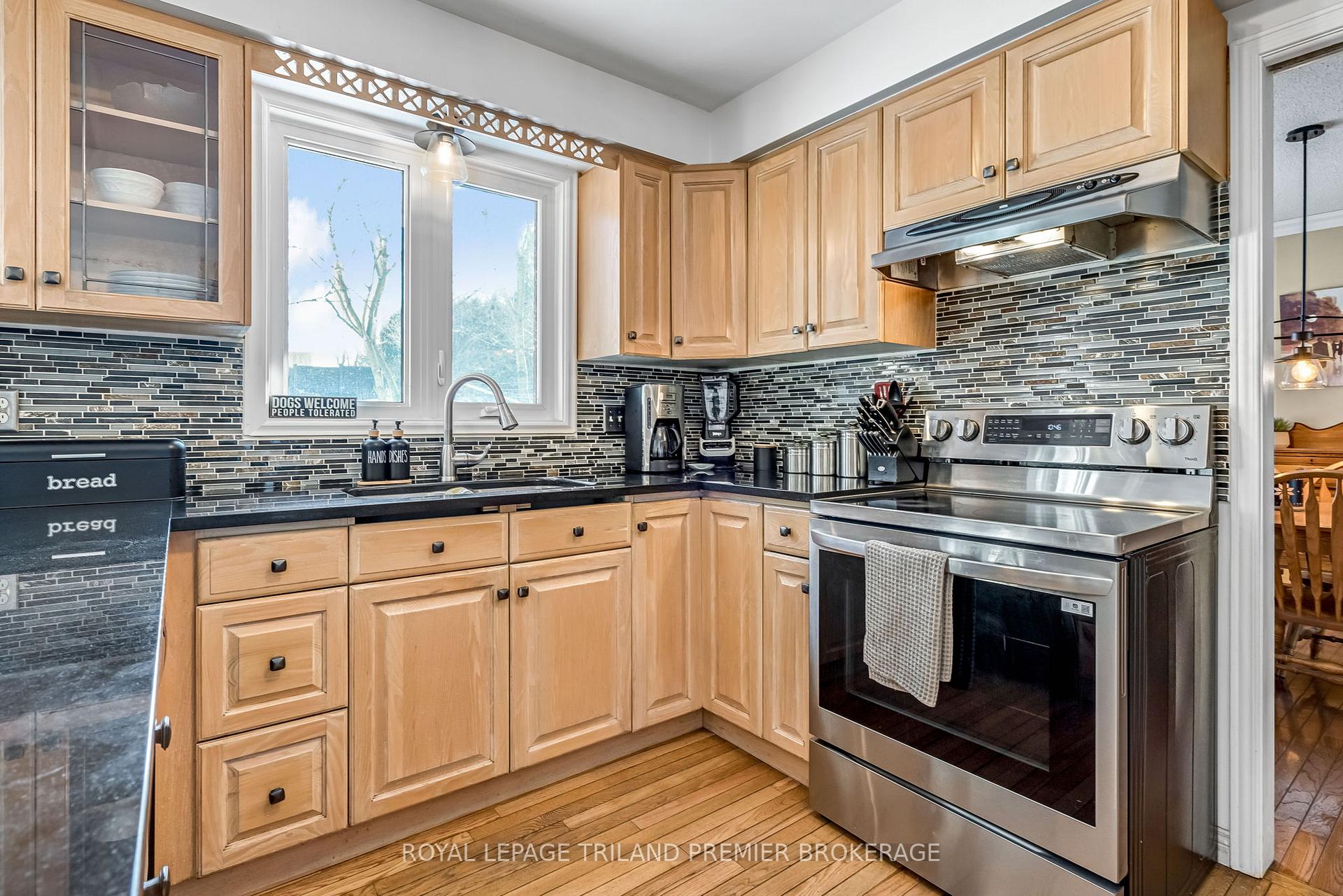 Photo 19 of 31 Foxcroft Crescent, London, South K — HOMEH