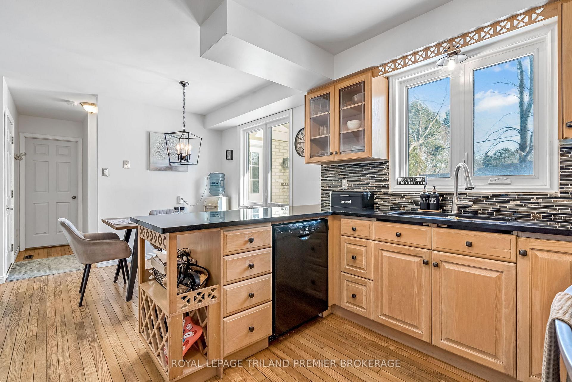 Photo 21 of 31 Foxcroft Crescent, London, South K — HOMEH
