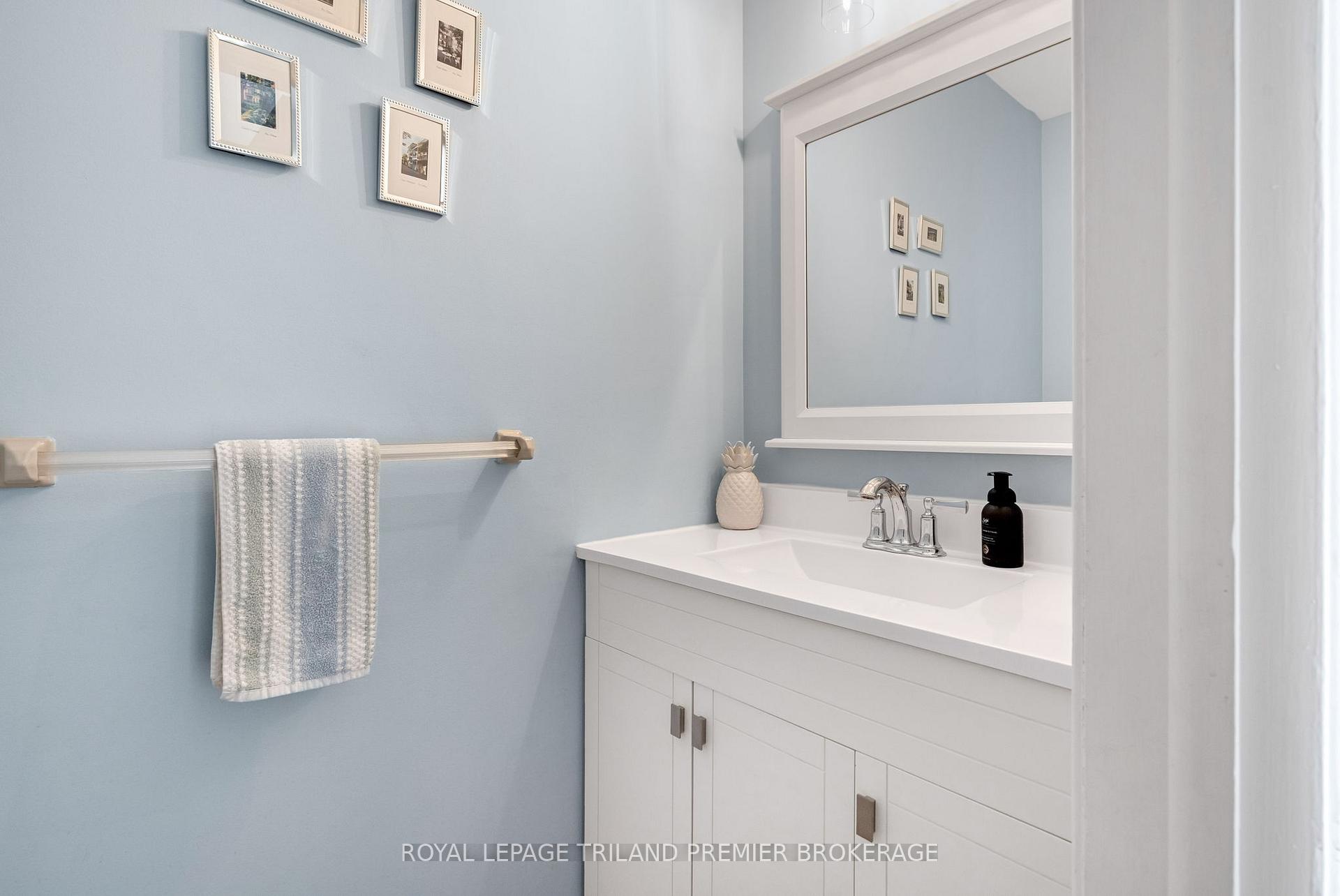 Photo 24 of 31 Foxcroft Crescent, London, South K — HOMEH