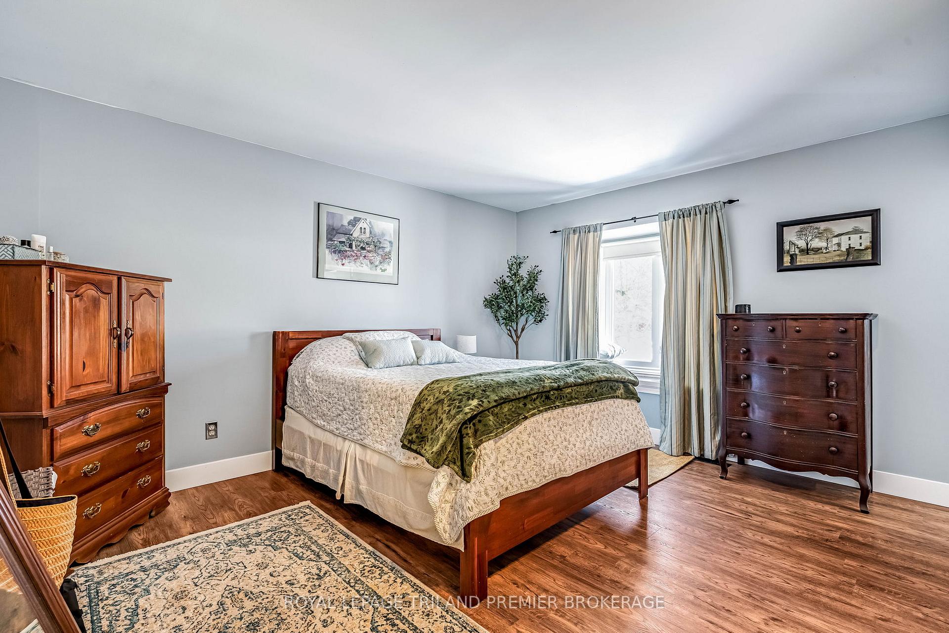 Photo 25 of 31 Foxcroft Crescent, London, South K — HOMEH