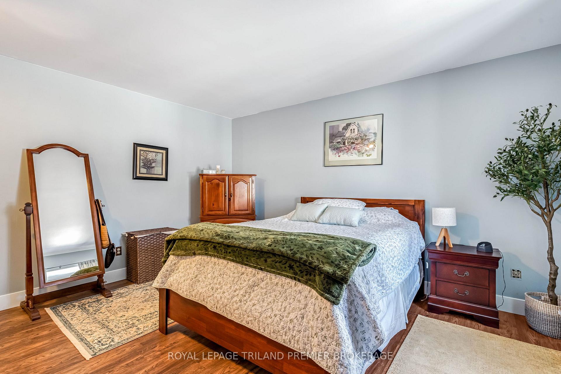 Photo 26 of 31 Foxcroft Crescent, London, South K — HOMEH