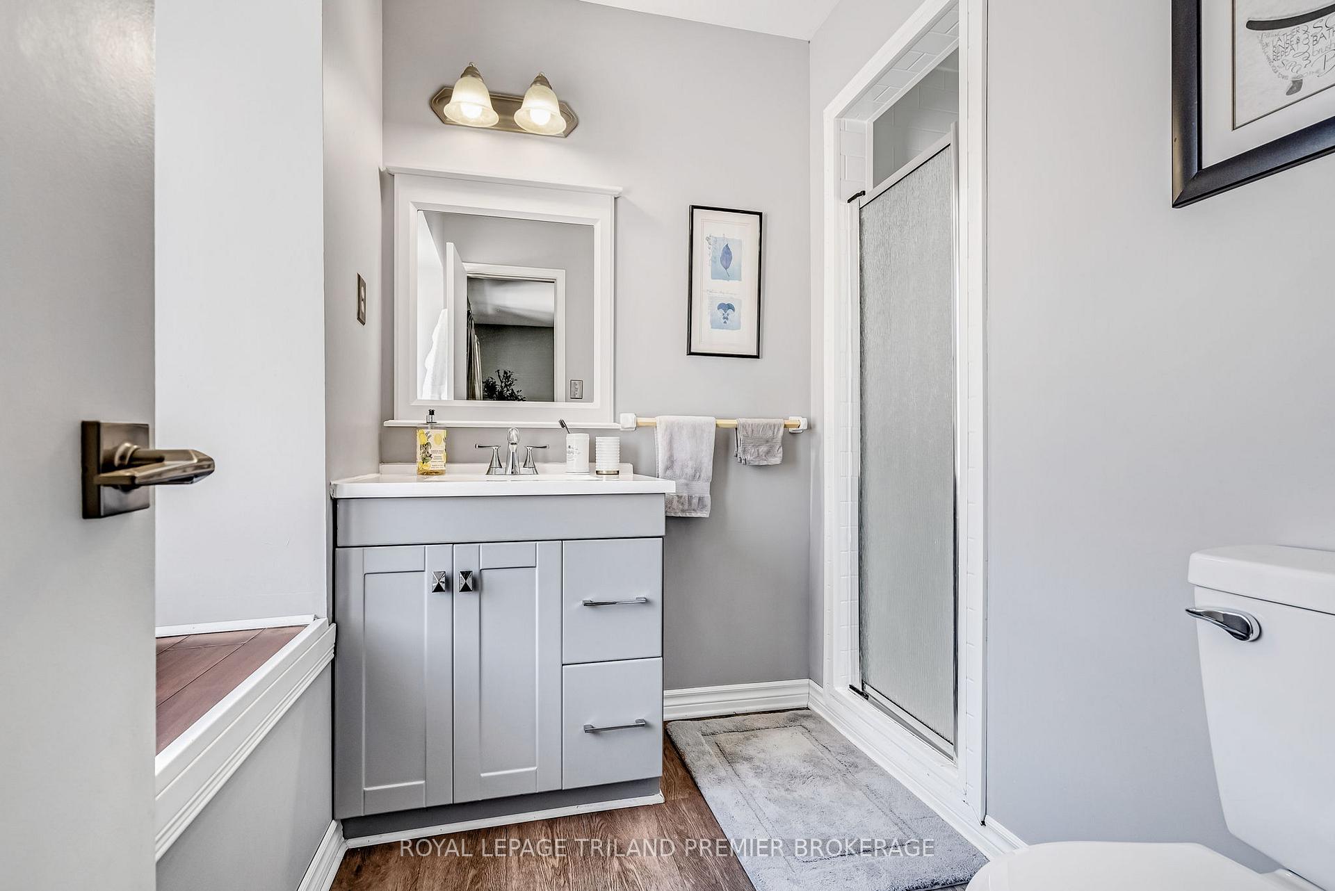 Photo 27 of 31 Foxcroft Crescent, London, South K — HOMEH