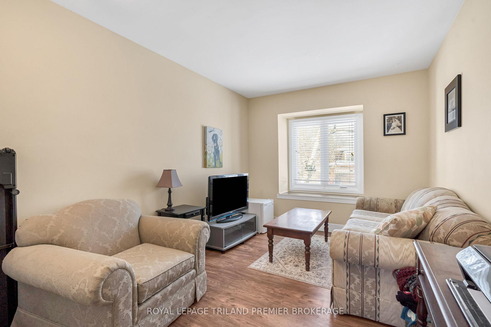 Photo 29 of 31 Foxcroft Crescent, London, South K — HOMEH