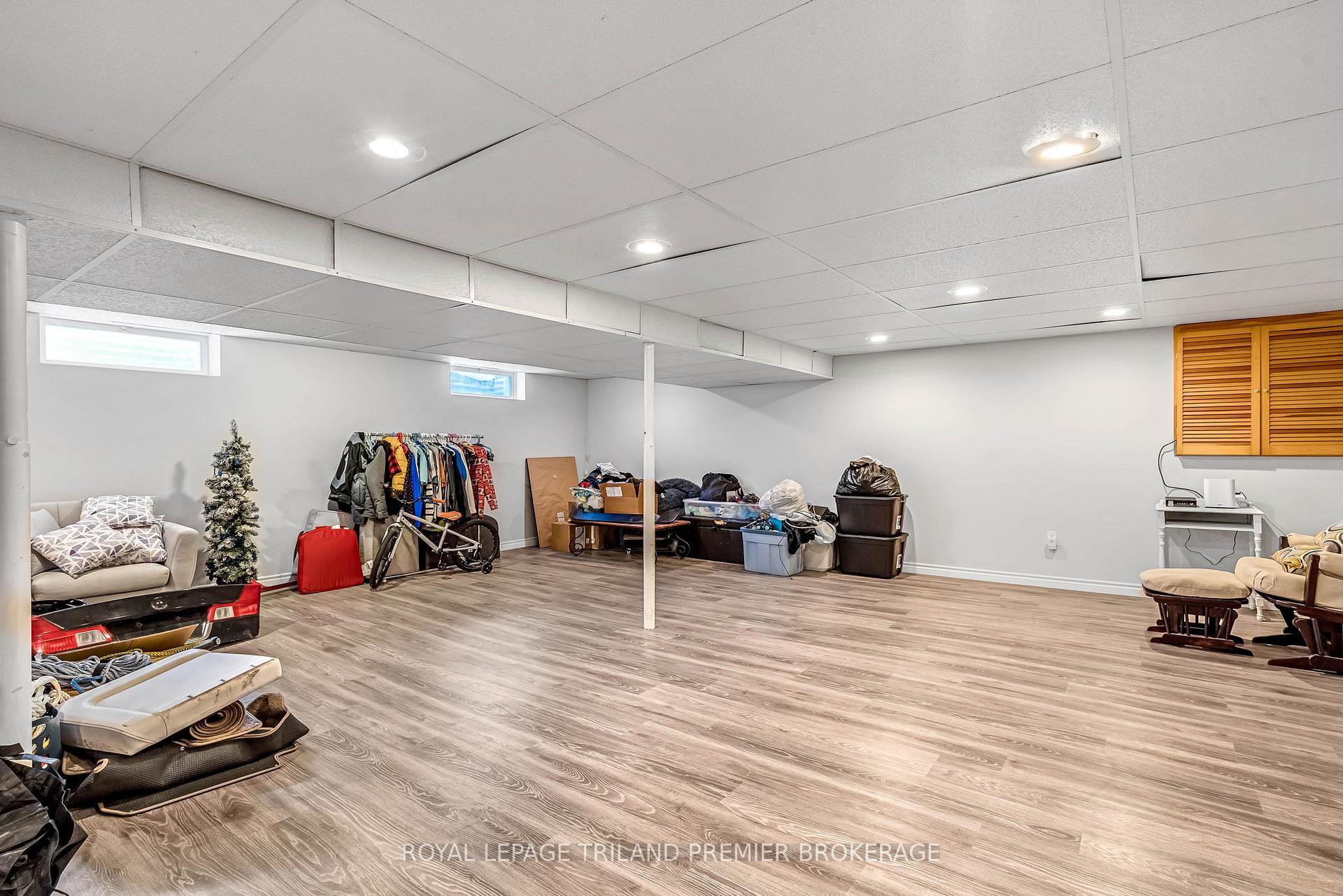 Photo 33 of 31 Foxcroft Crescent, London, South K — HOMEH