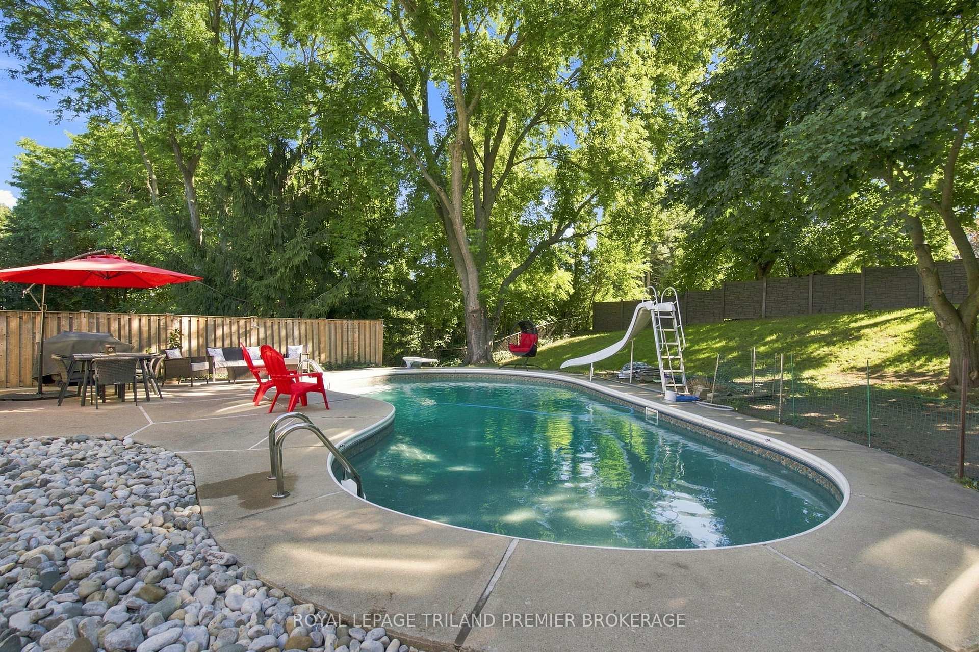 Photo 34 of 31 Foxcroft Crescent, London, South K — HOMEH
