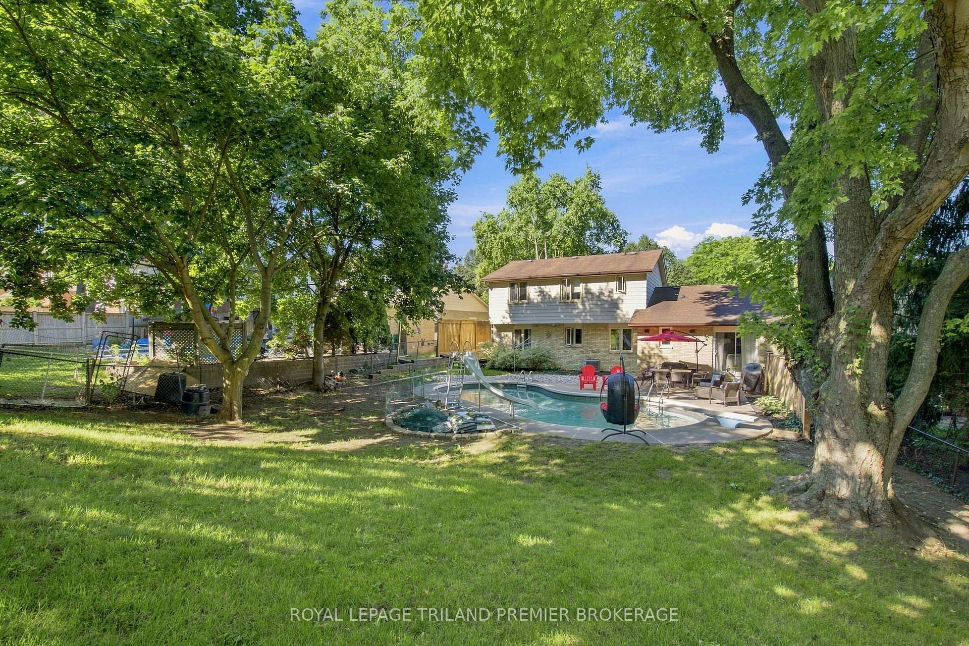 Photo 41 of 31 Foxcroft Crescent, London, South K — HOMEH