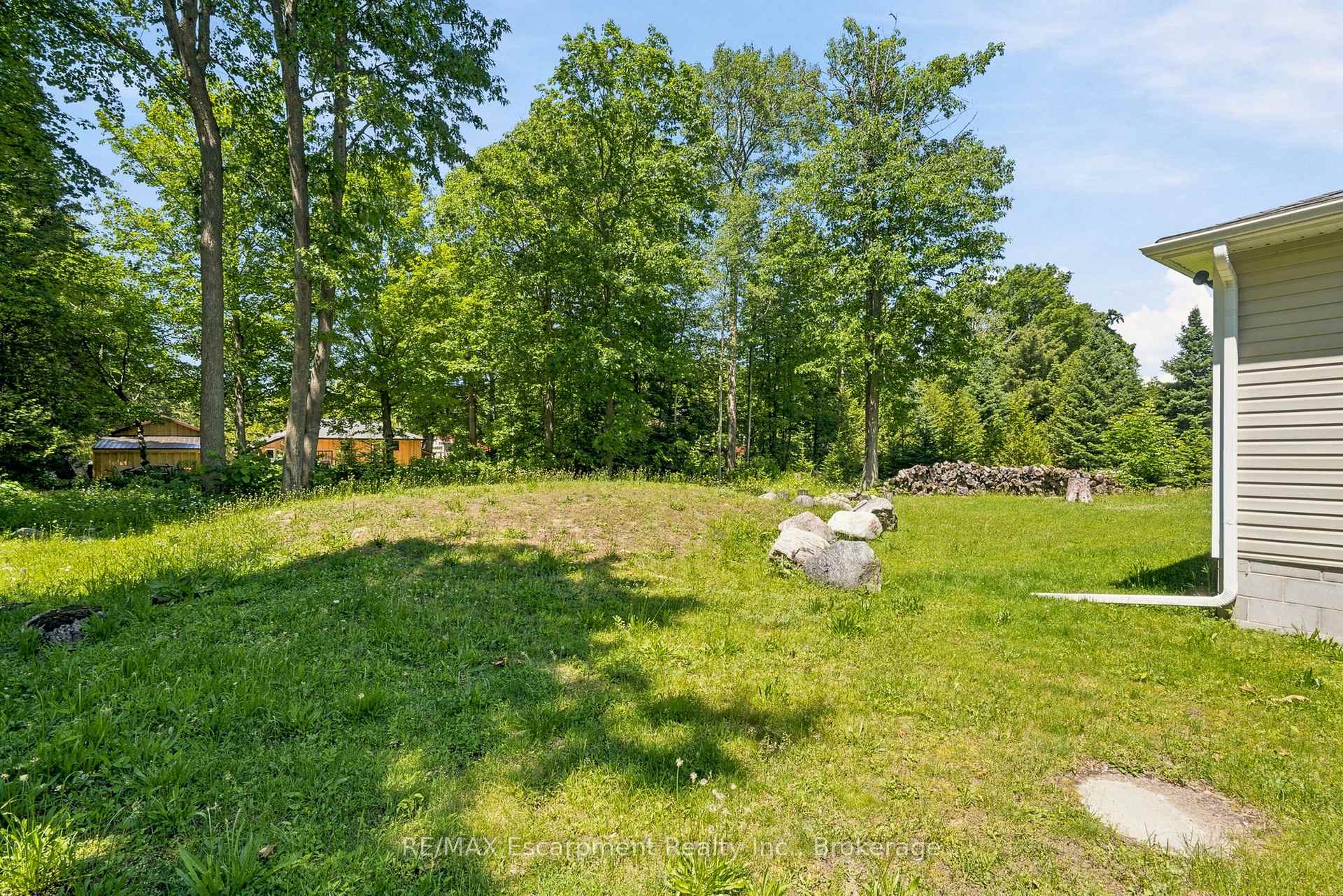 Photo 8 of 16 Hiawatha Road, Tiny, Rural Tiny — HOMEH