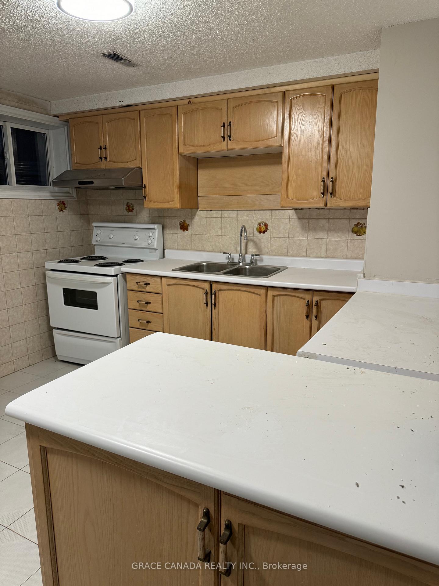 Photo 7 of Unit Lower, 162 Jackman Crescent, Vaughan, West Woodbridge — HOMEH