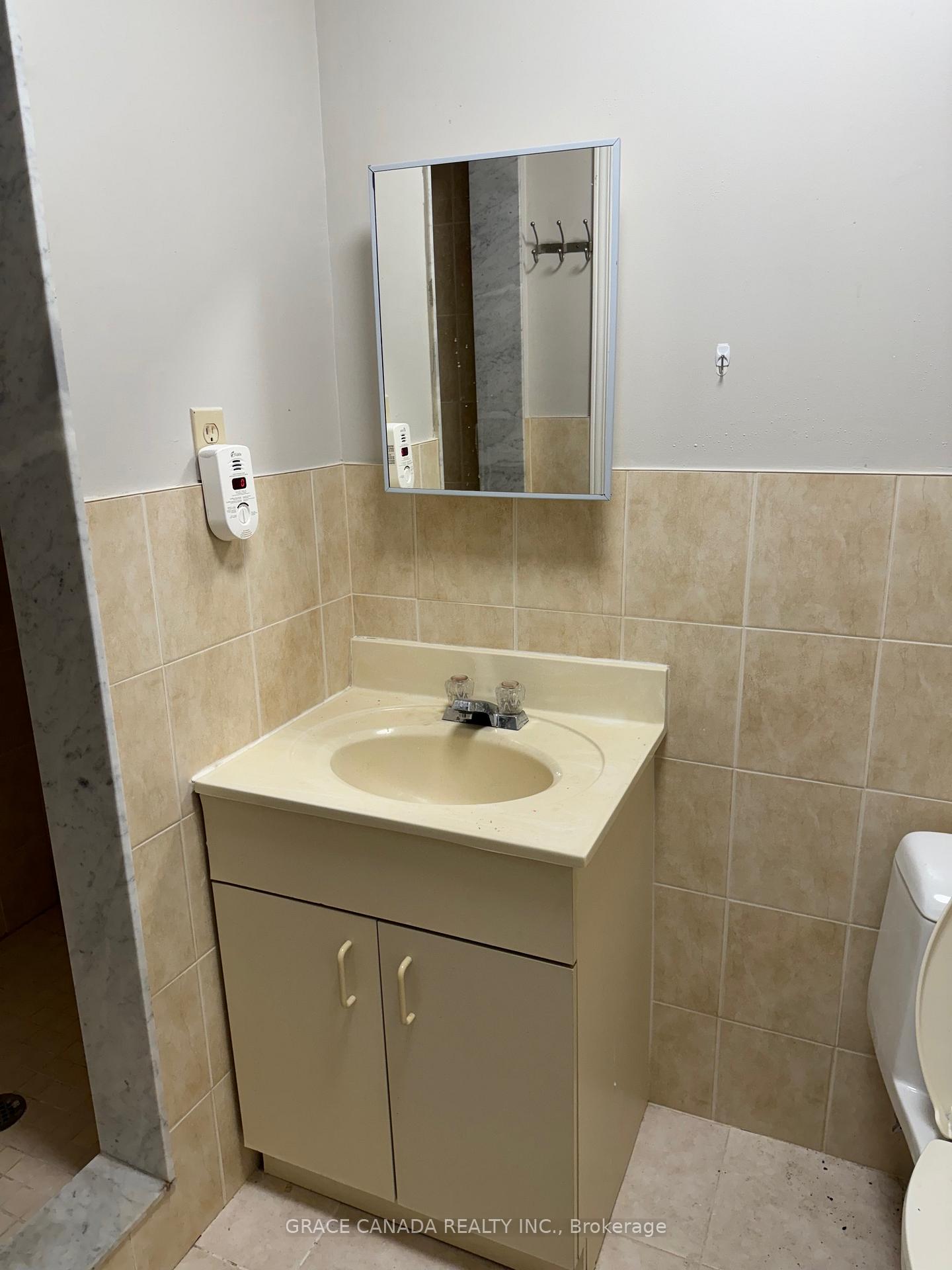 Photo 11 of Unit Lower, 162 Jackman Crescent, Vaughan, West Woodbridge — HOMEH