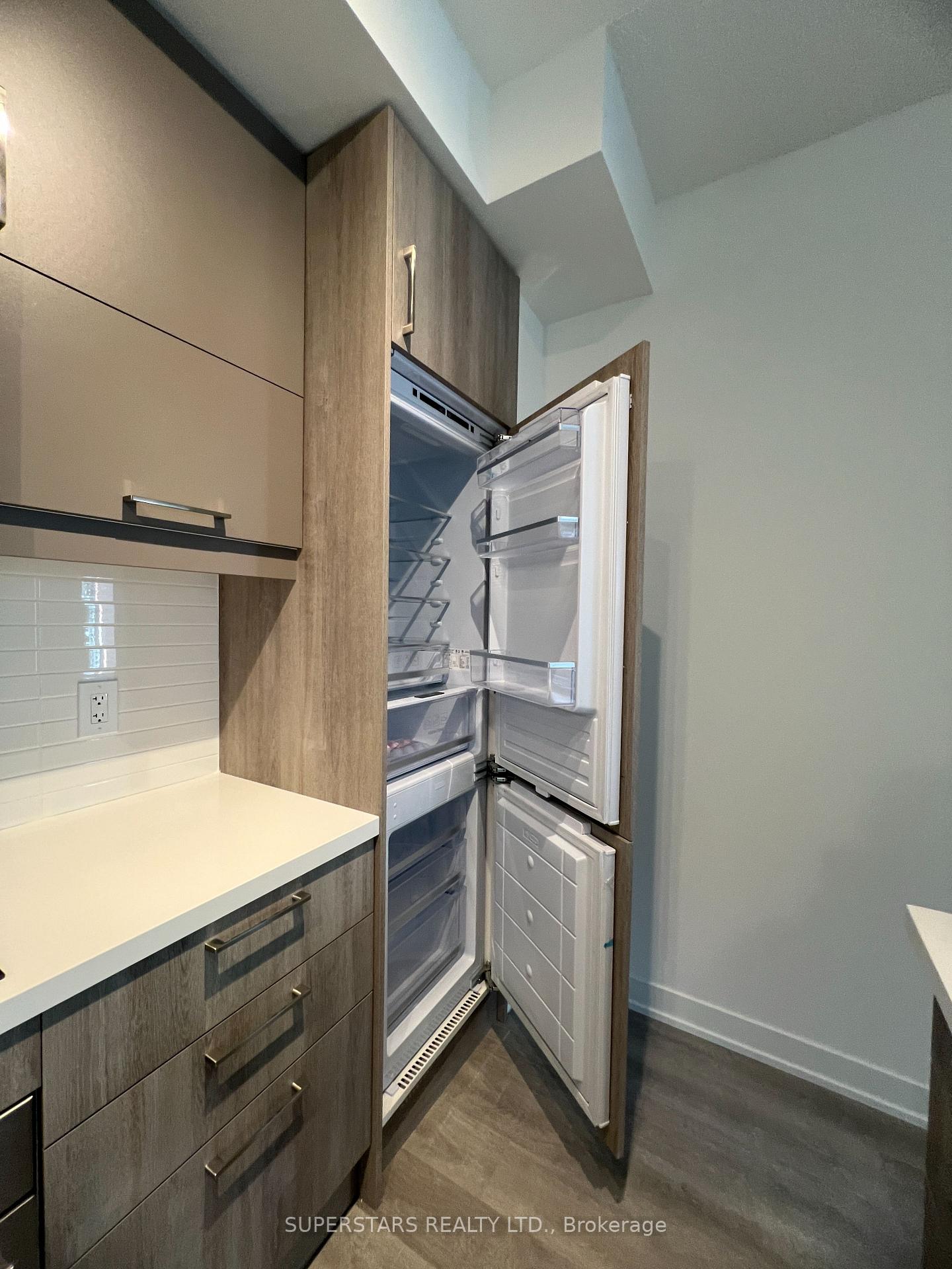 Photo 6 of Unit 833, 8119 Birchmount Road, Markham, Unionville — HOMEH