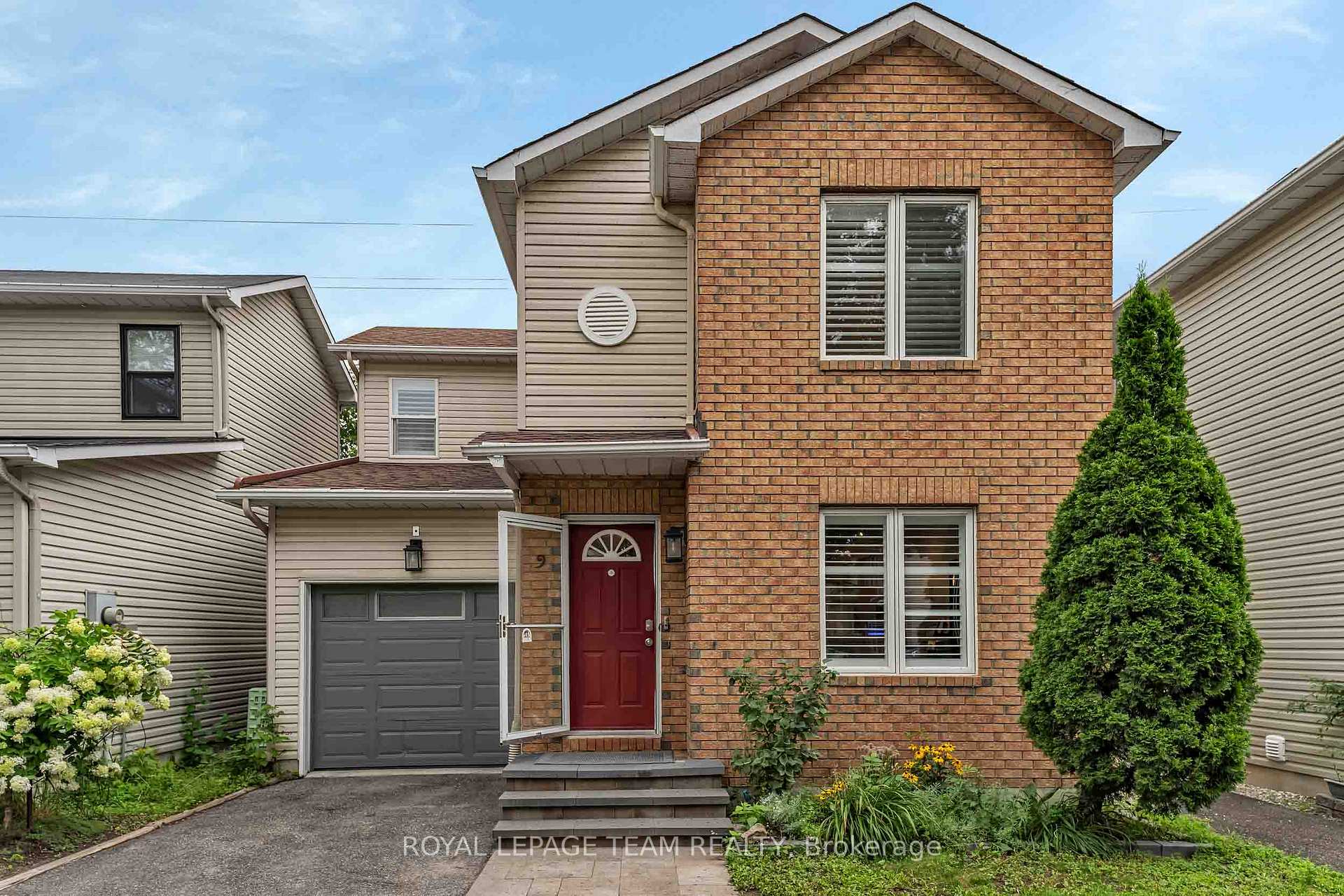 Photo of Unit 9, 583 Tweedsmuir Avenue